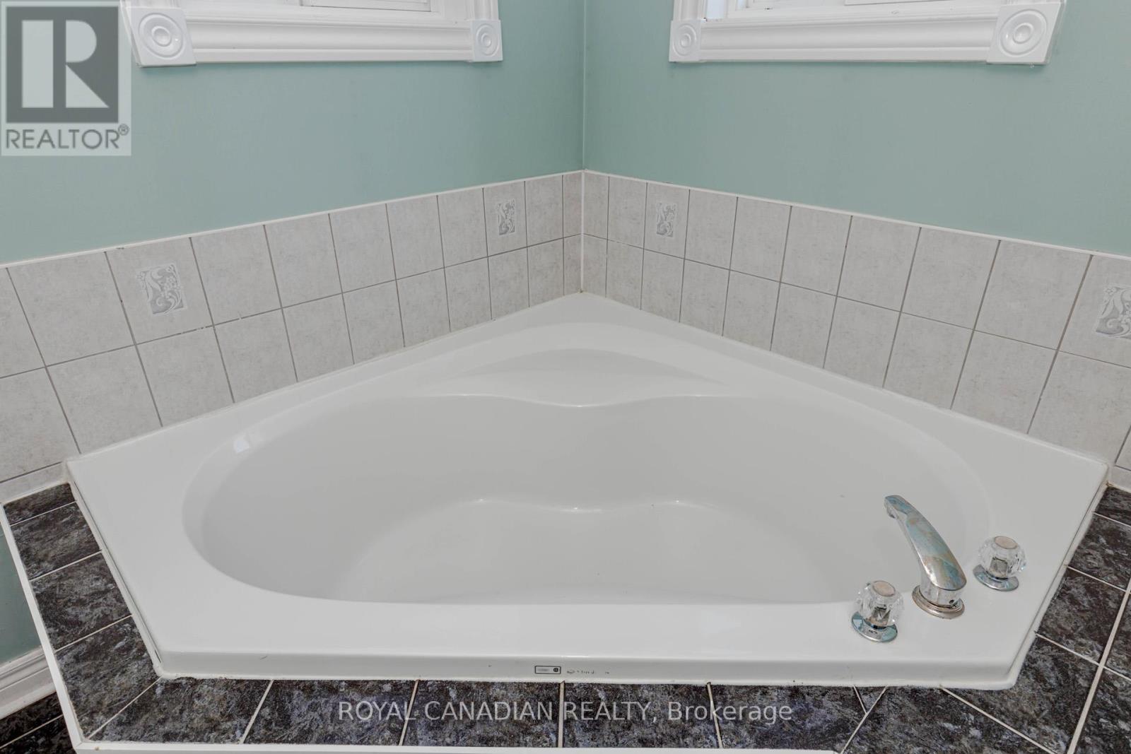Photo 2 of Upper 3886 Manatee Way, Mississauga ON