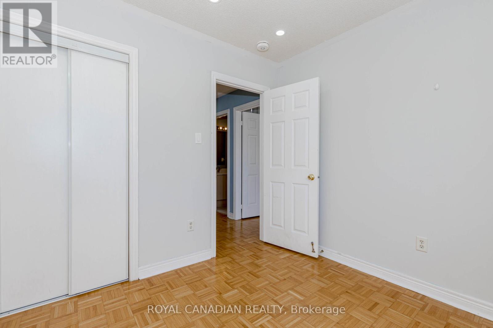Photo 29 of Upper 3886 Manatee Way, Mississauga ON