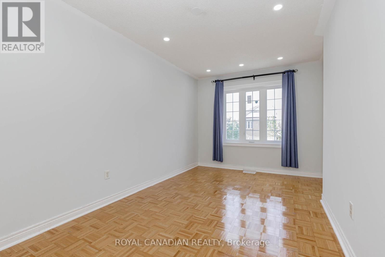 Photo 28 of Upper 3886 Manatee Way, Mississauga ON