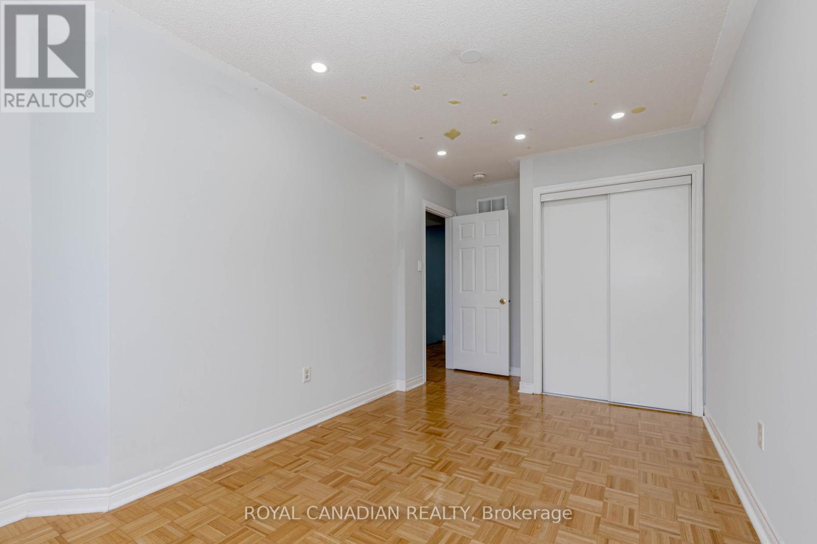 Photo 47 of Upper 3886 Manatee Way, Mississauga ON