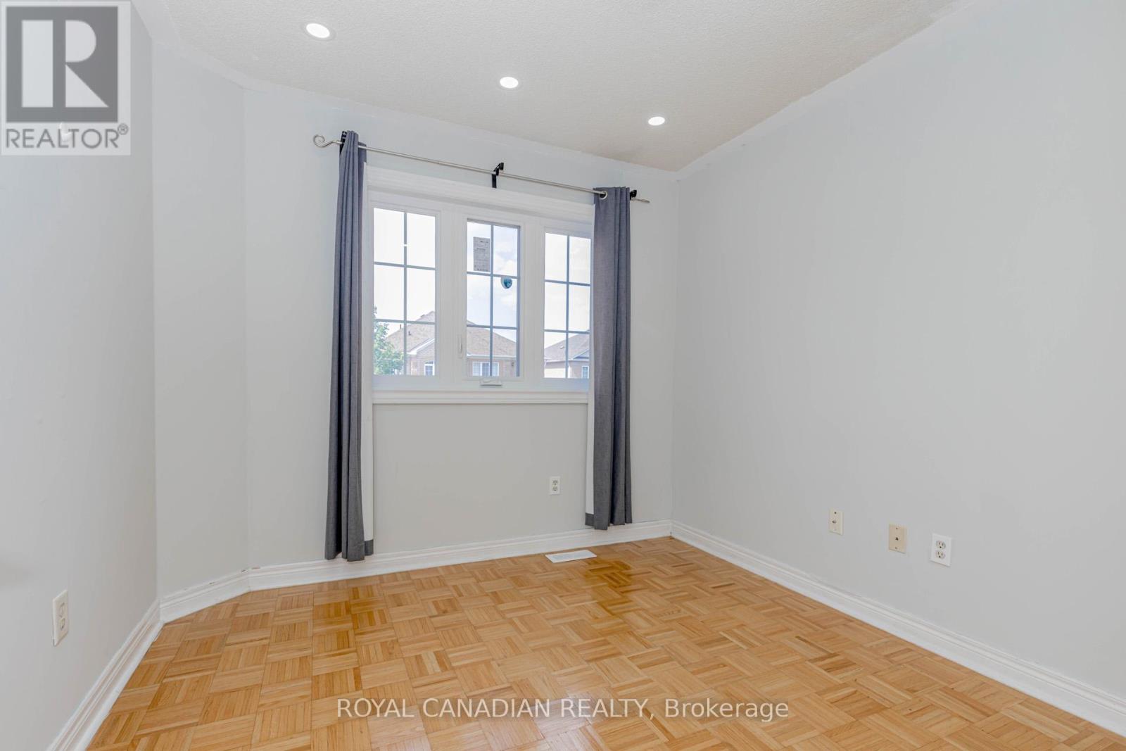 Photo 44 of Upper 3886 Manatee Way, Mississauga ON