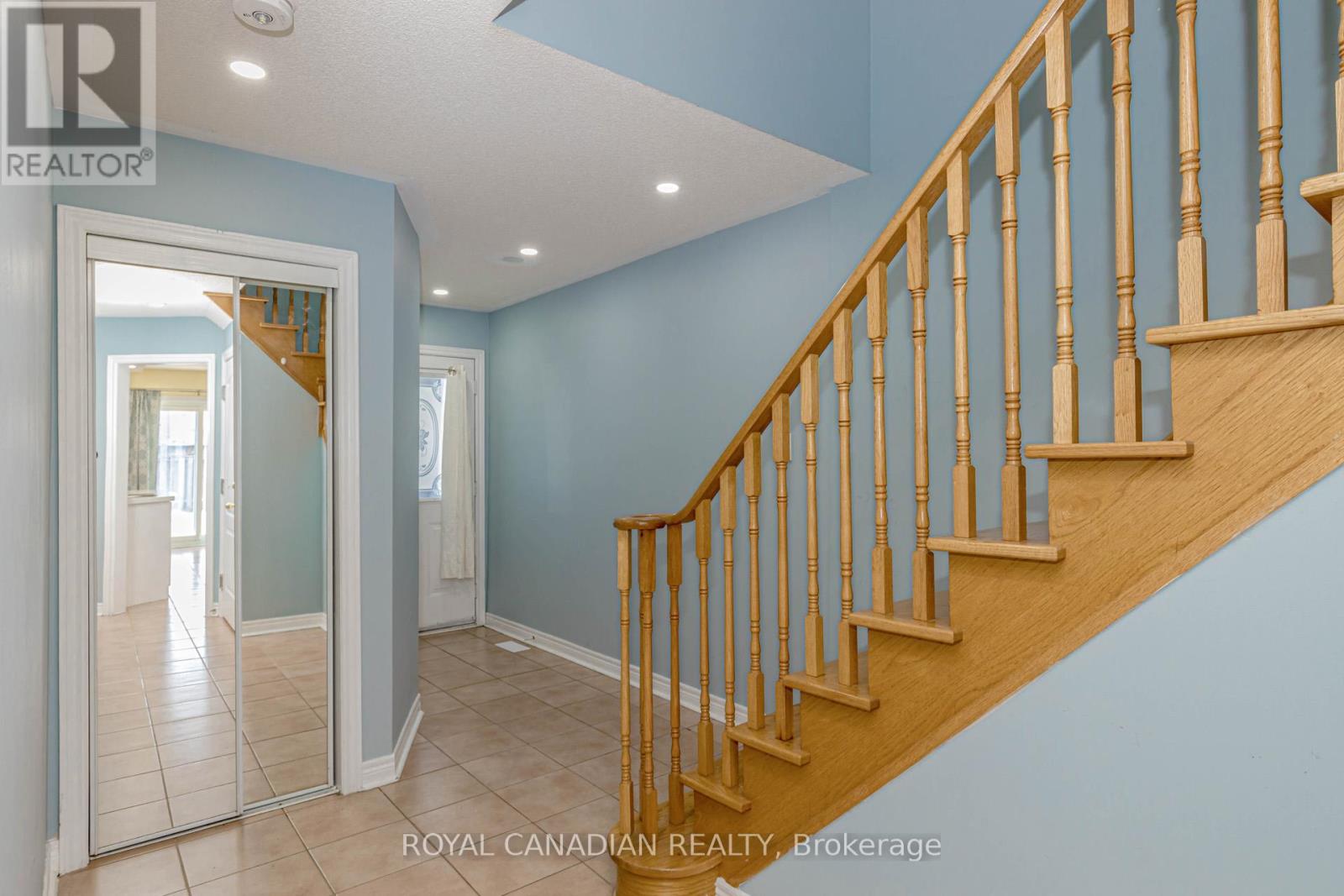 Photo 11 of Upper 3886 Manatee Way, Mississauga ON