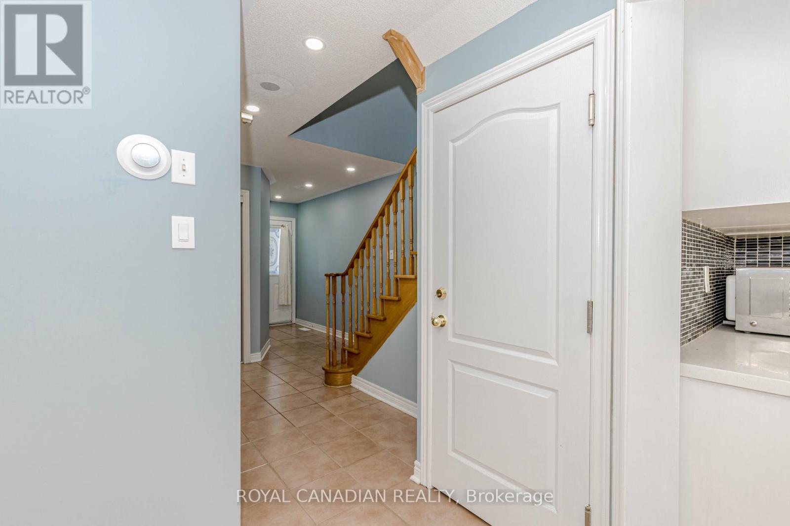 Photo 31 of Upper 3886 Manatee Way, Mississauga ON