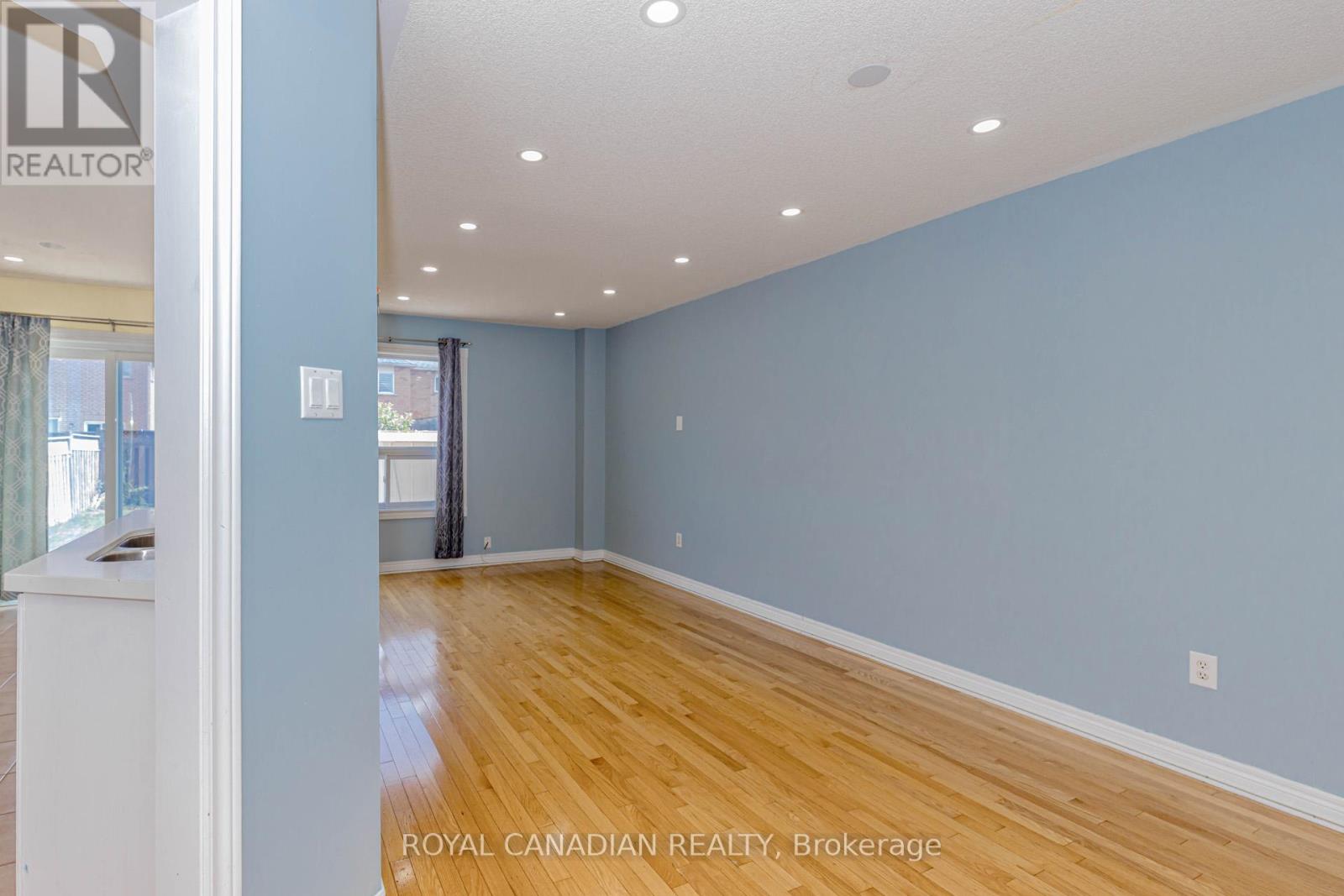 Photo 16 of Upper 3886 Manatee Way, Mississauga ON