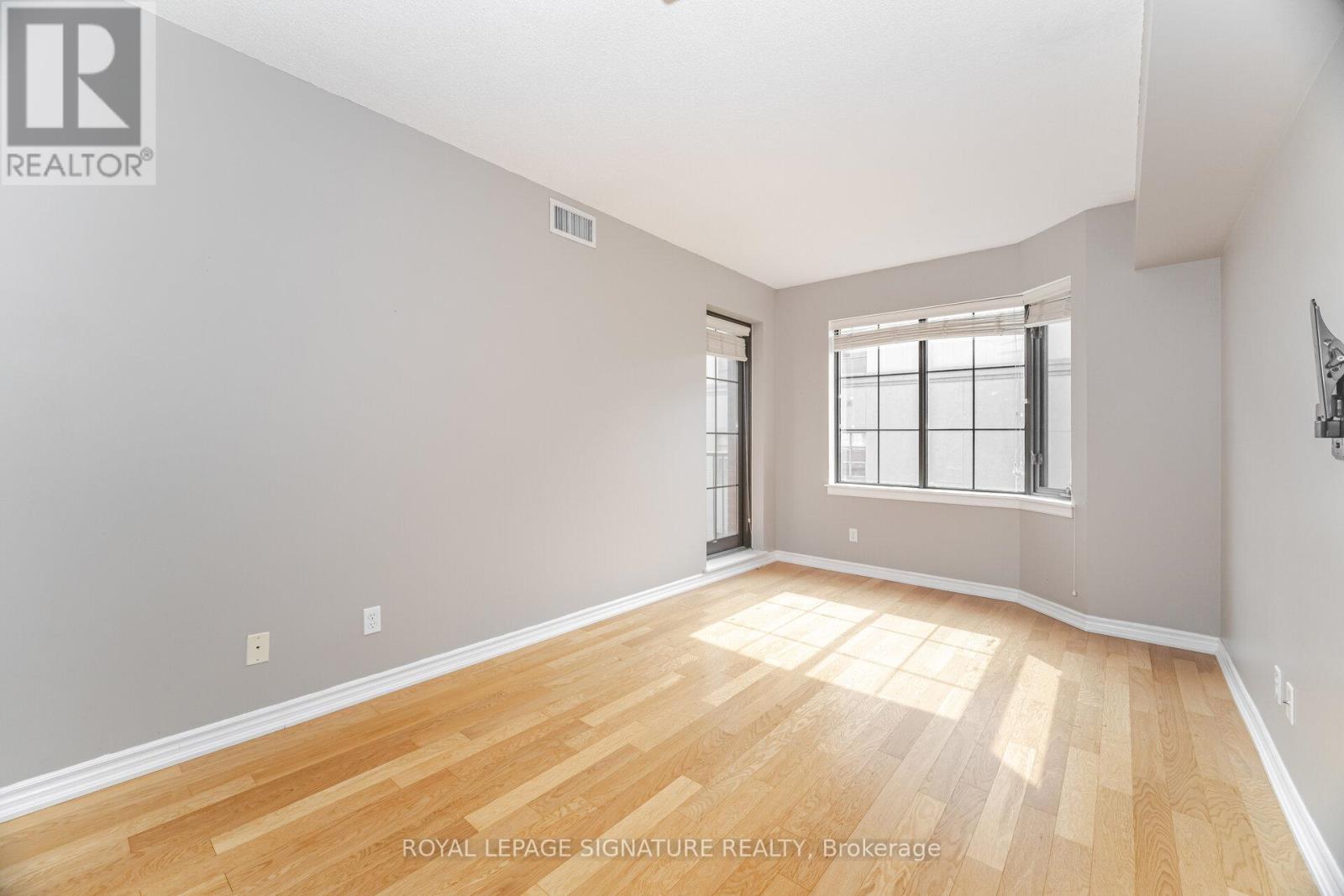 Photo 3 of 307 47 Caroline Street N, Hamilton ON