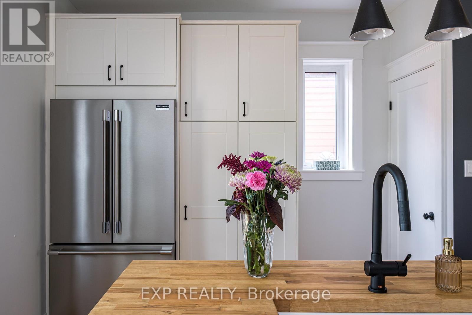 Photo 17 of 14 Chatham Street, Hamilton ON