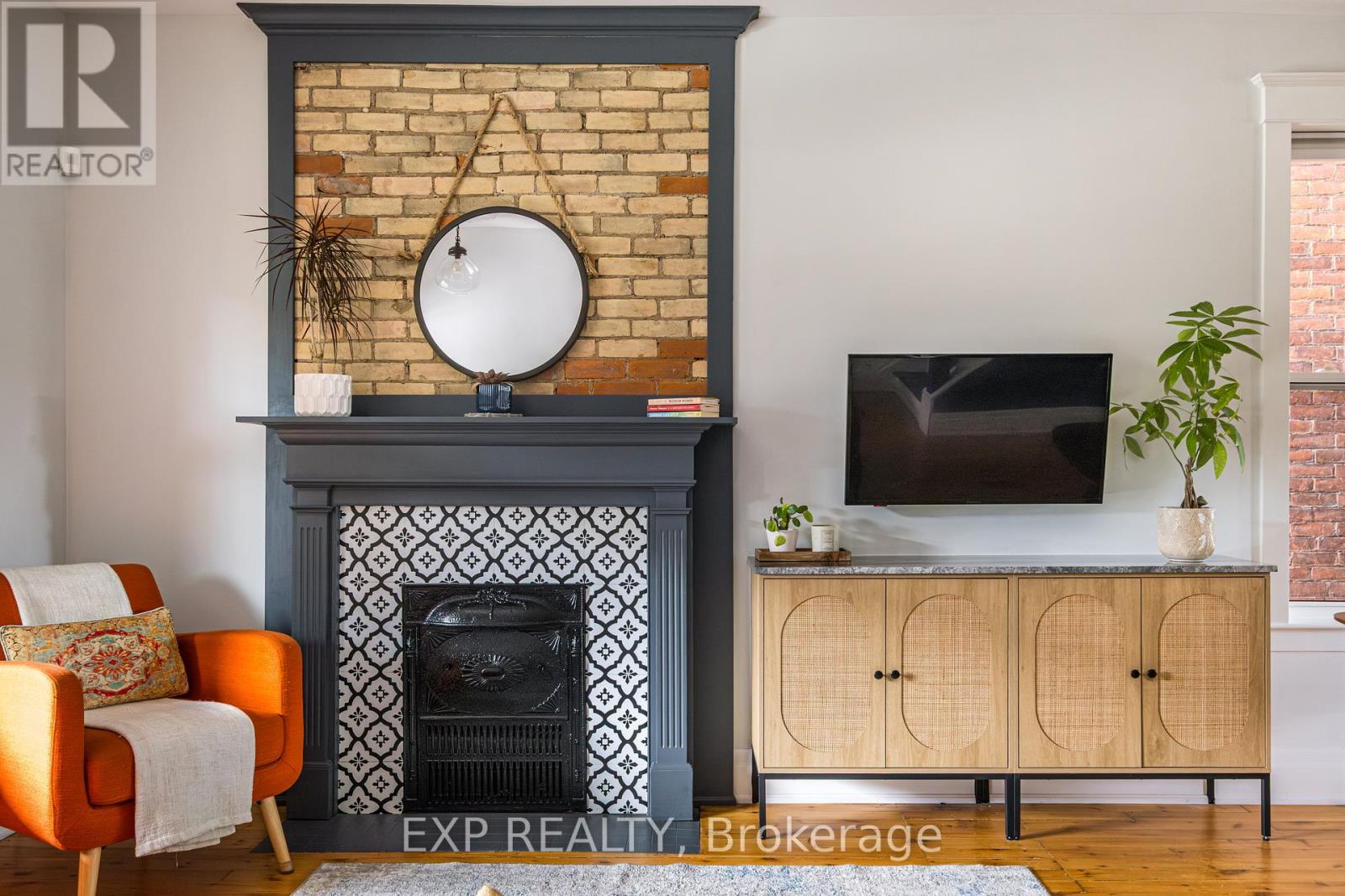 Photo 8 of 14 Chatham Street, Hamilton ON