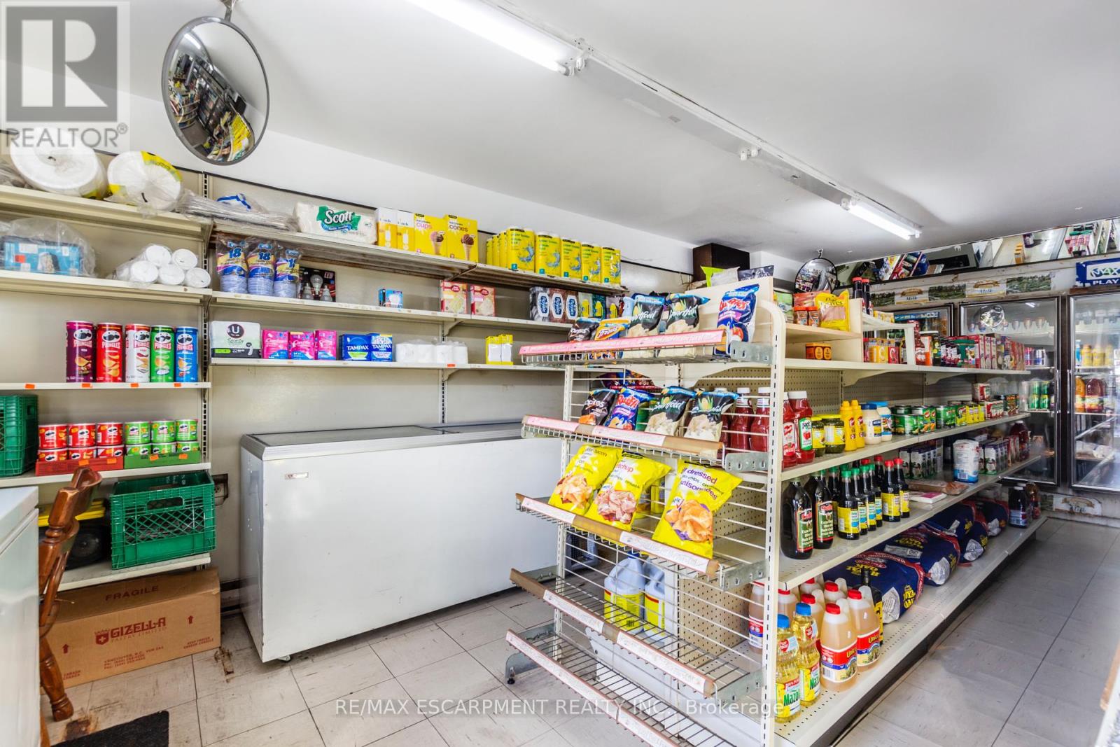 Photo 11 of 1295 Cannon Street E, Hamilton ON