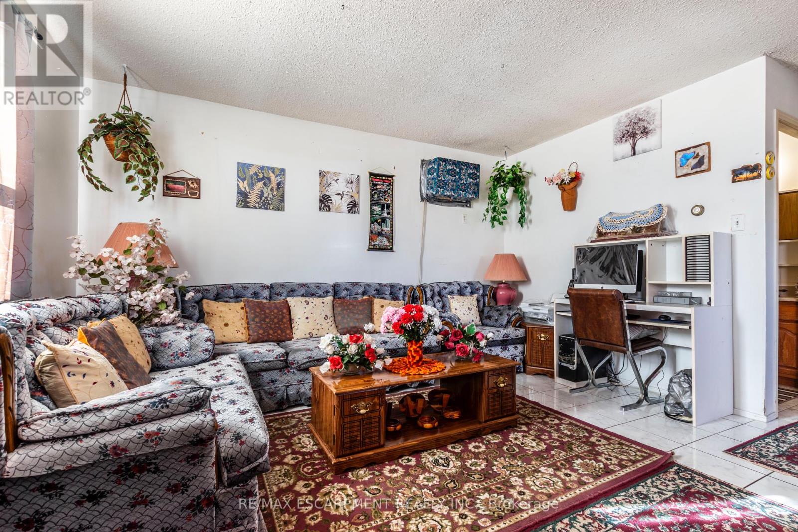 Photo 10 of 1295 Cannon Street E, Hamilton ON