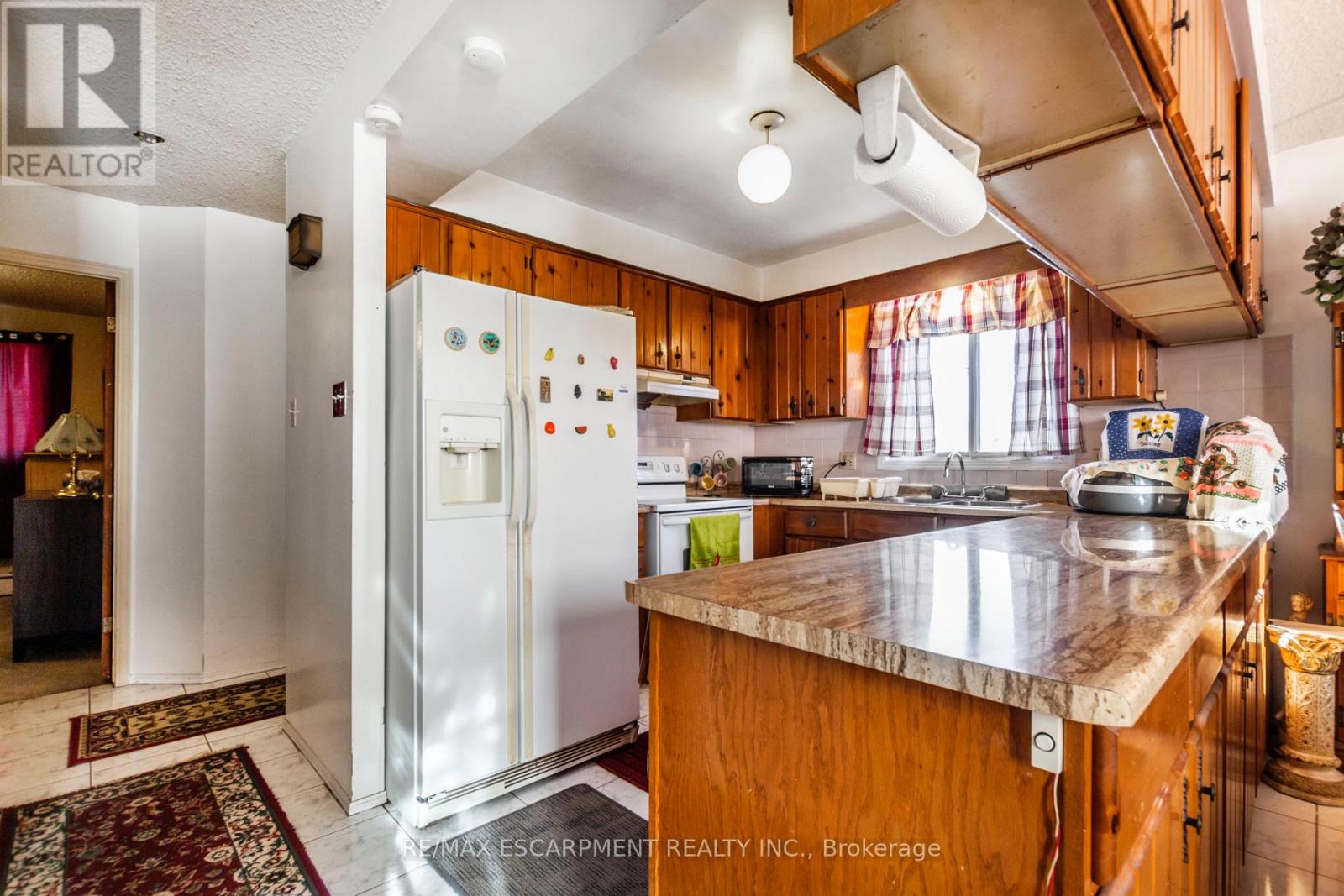 Photo 8 of 1295 Cannon Street E, Hamilton ON