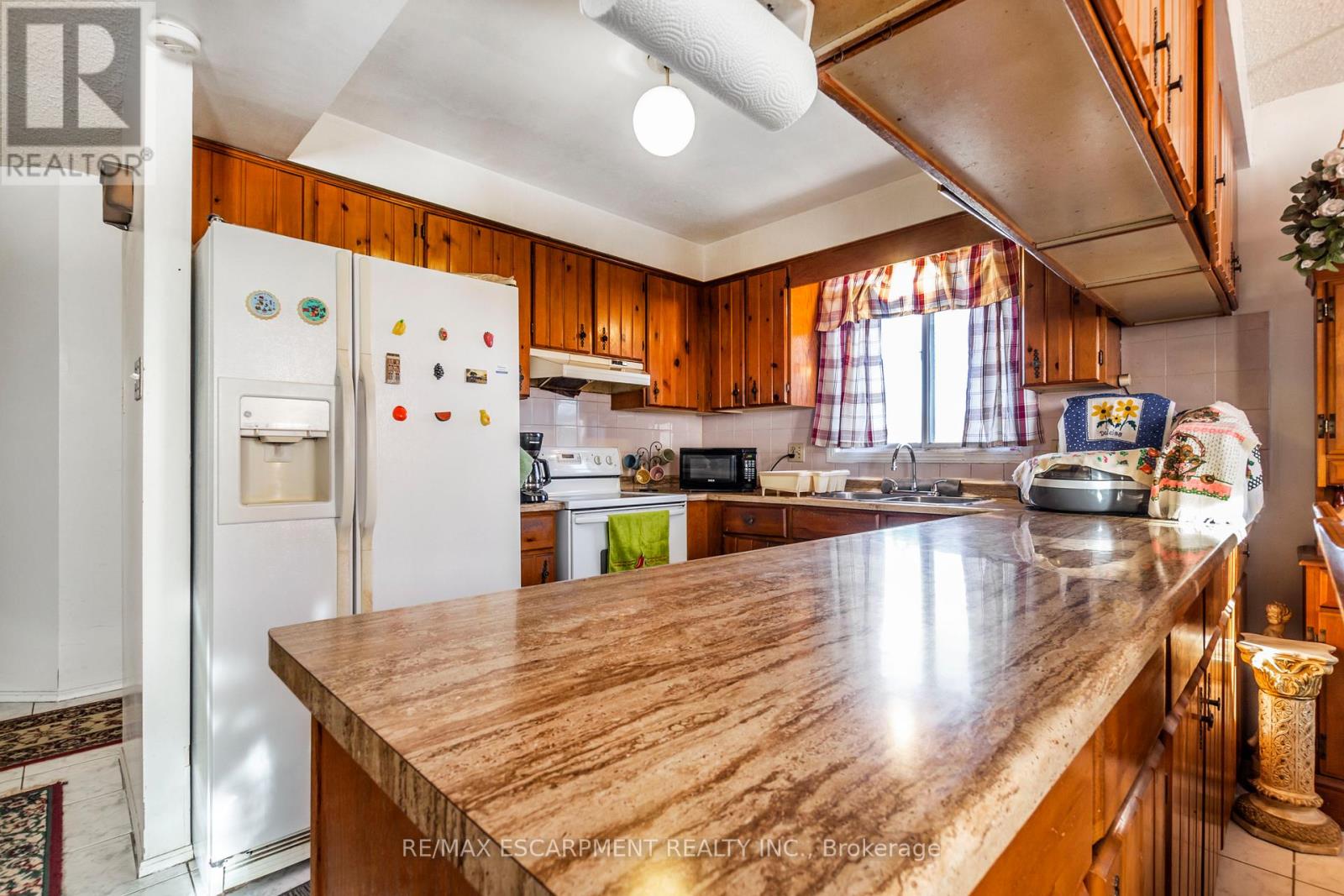 Photo 5 of 1295 Cannon Street E, Hamilton ON