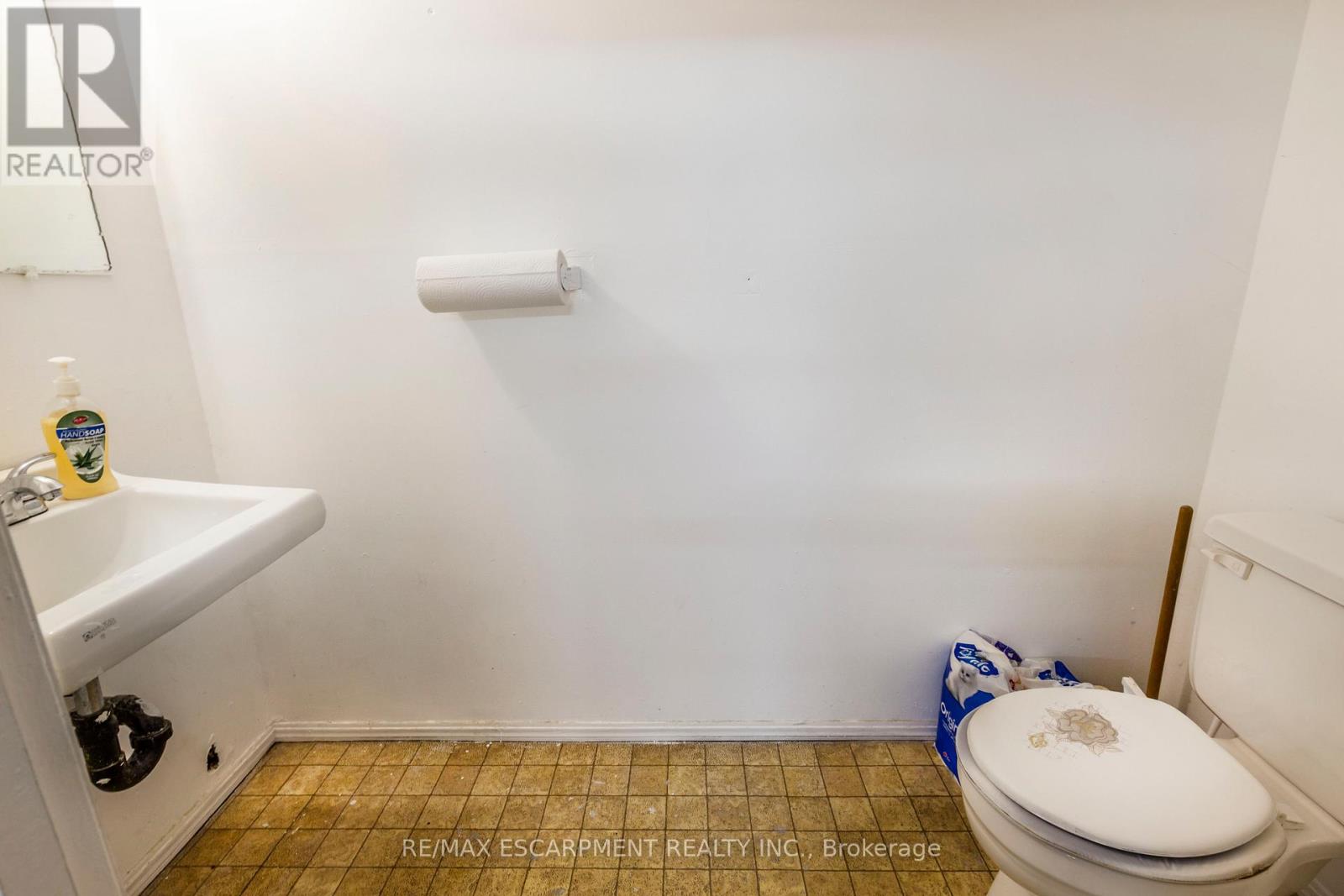 Photo 12 of 1295 Cannon Street E, Hamilton ON