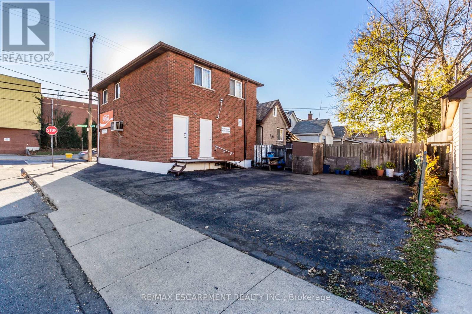 Photo 6 of 1295 Cannon Street E, Hamilton ON