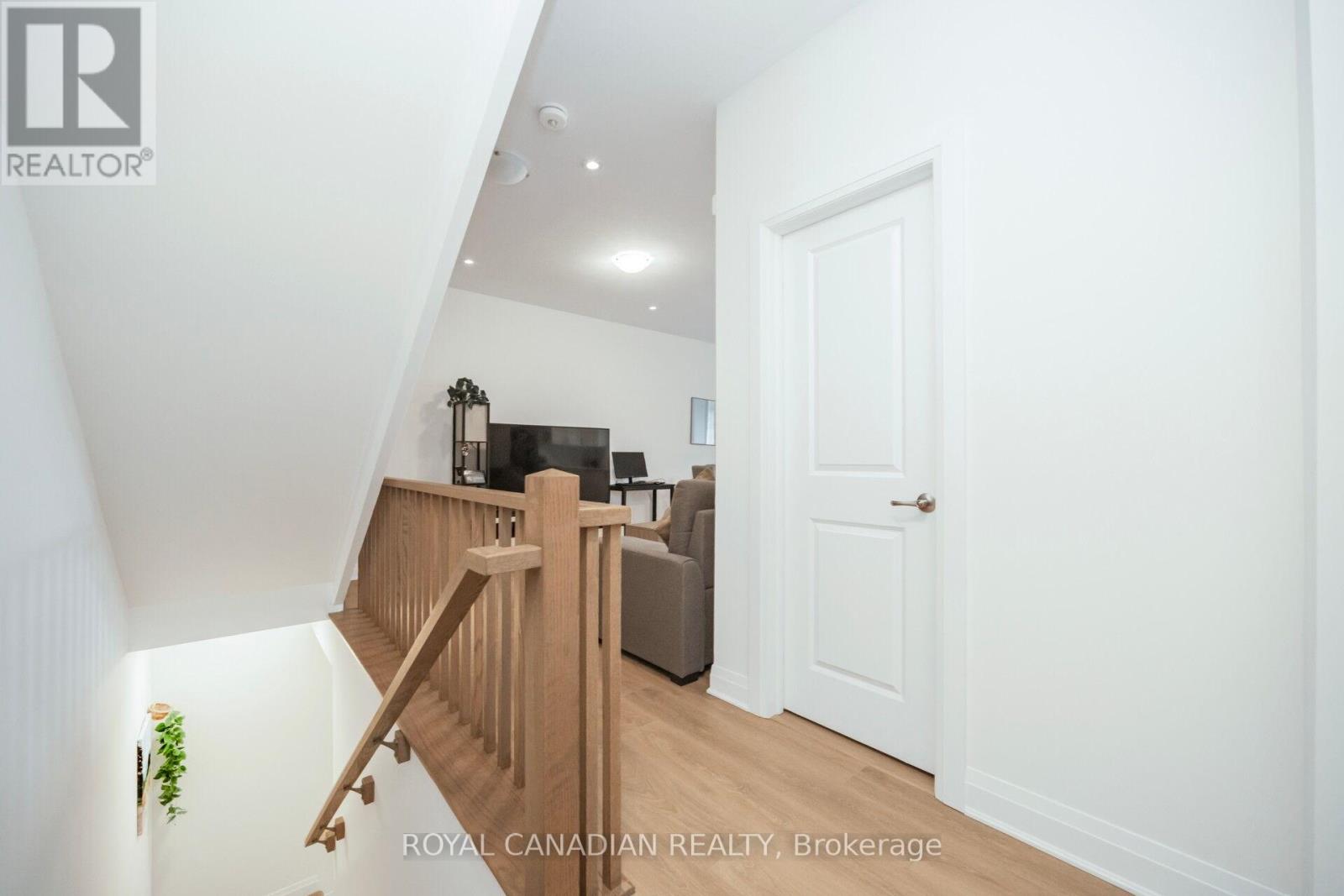 Photo 12 of 43 305 Garner Road, Hamilton ON