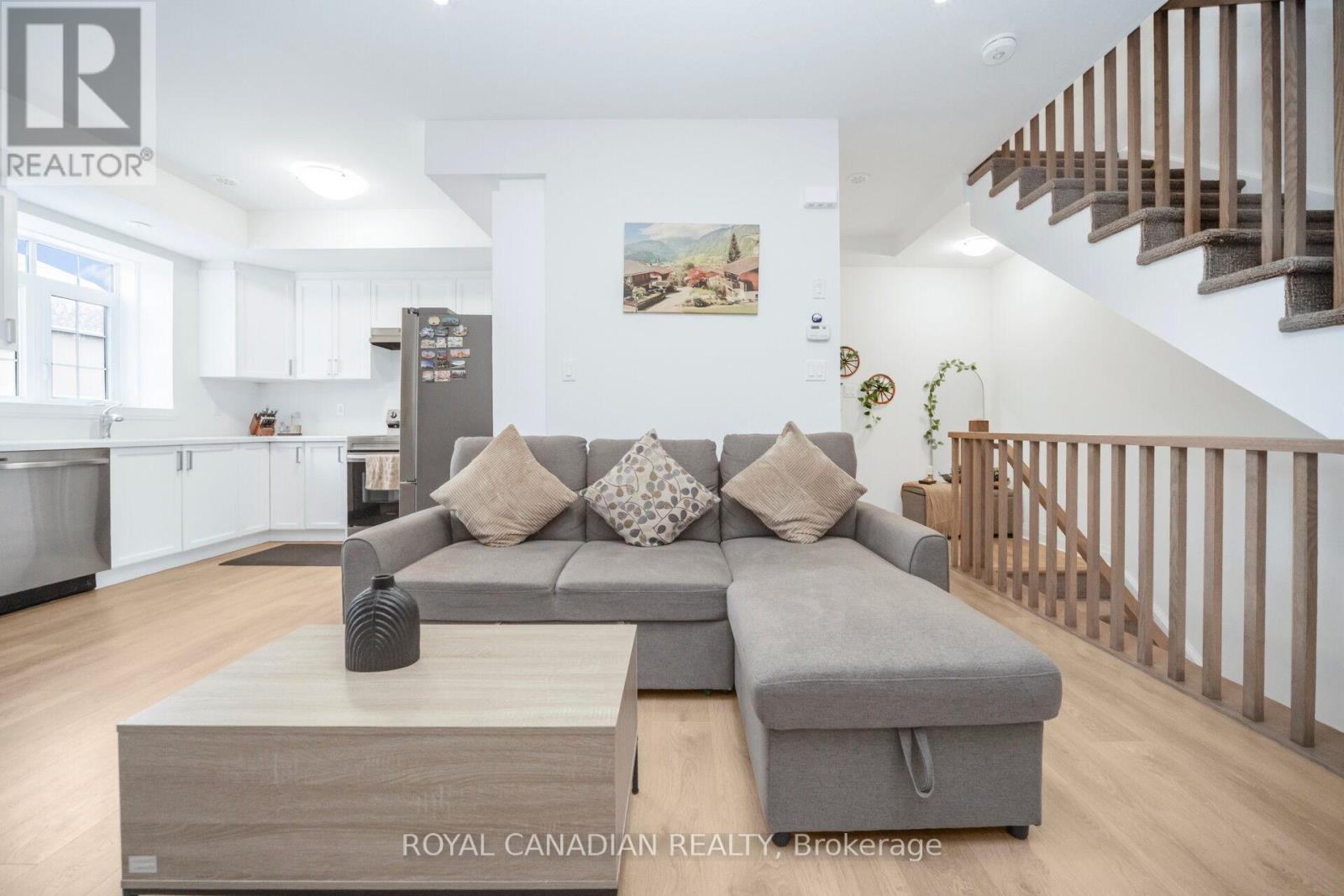 Photo 15 of 43 305 Garner Road, Hamilton ON