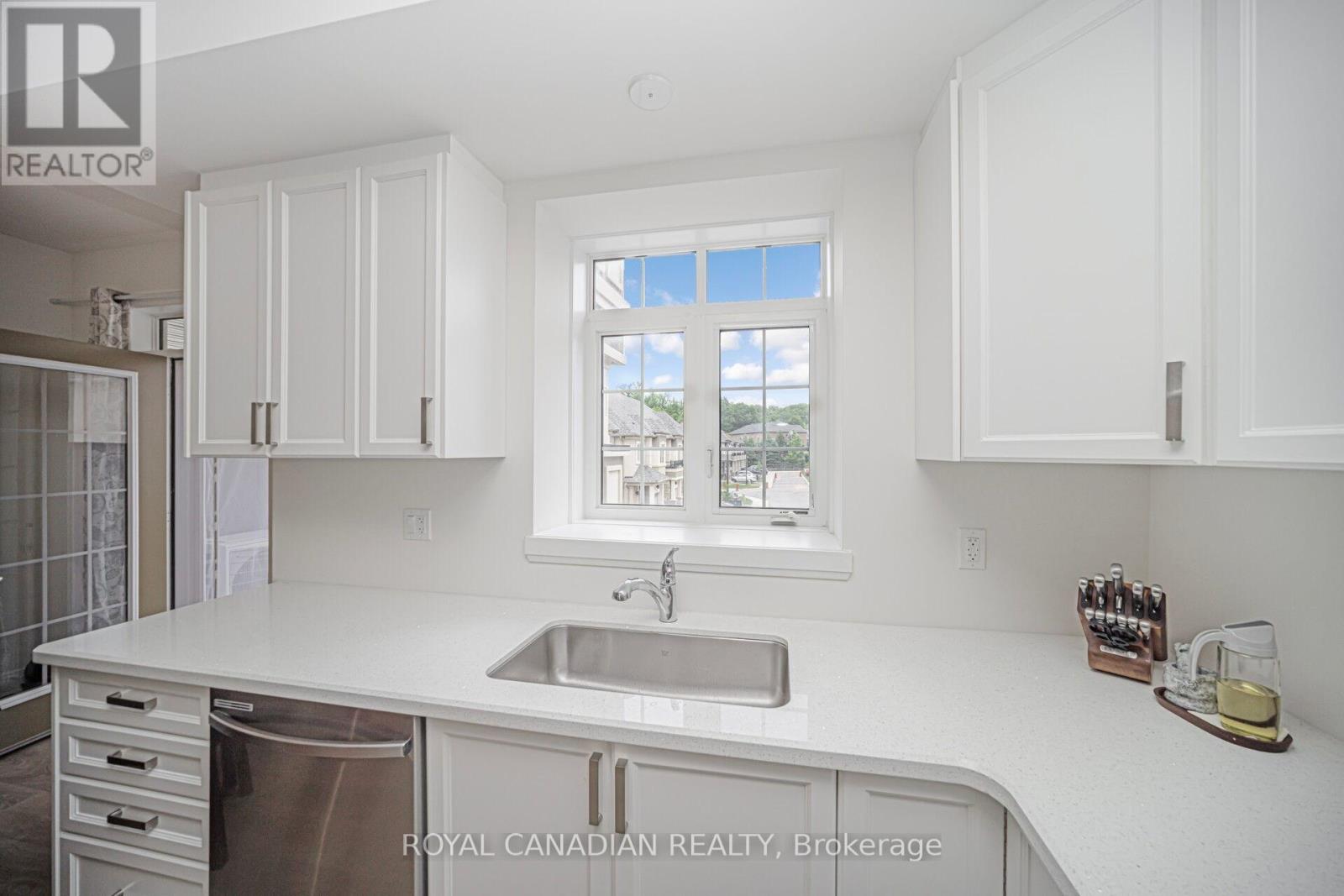 Photo 23 of 43 305 Garner Road, Hamilton ON