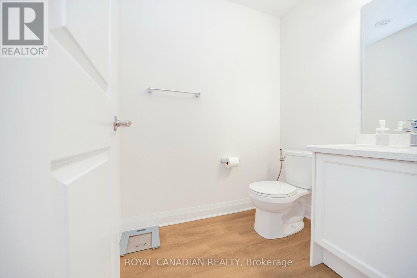 Photo 26 of 43 305 Garner Road, Hamilton ON