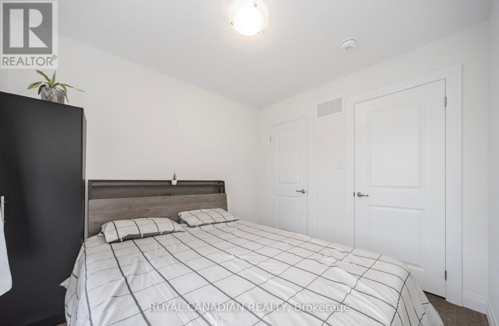 Photo 32 of 43 305 Garner Road, Hamilton ON