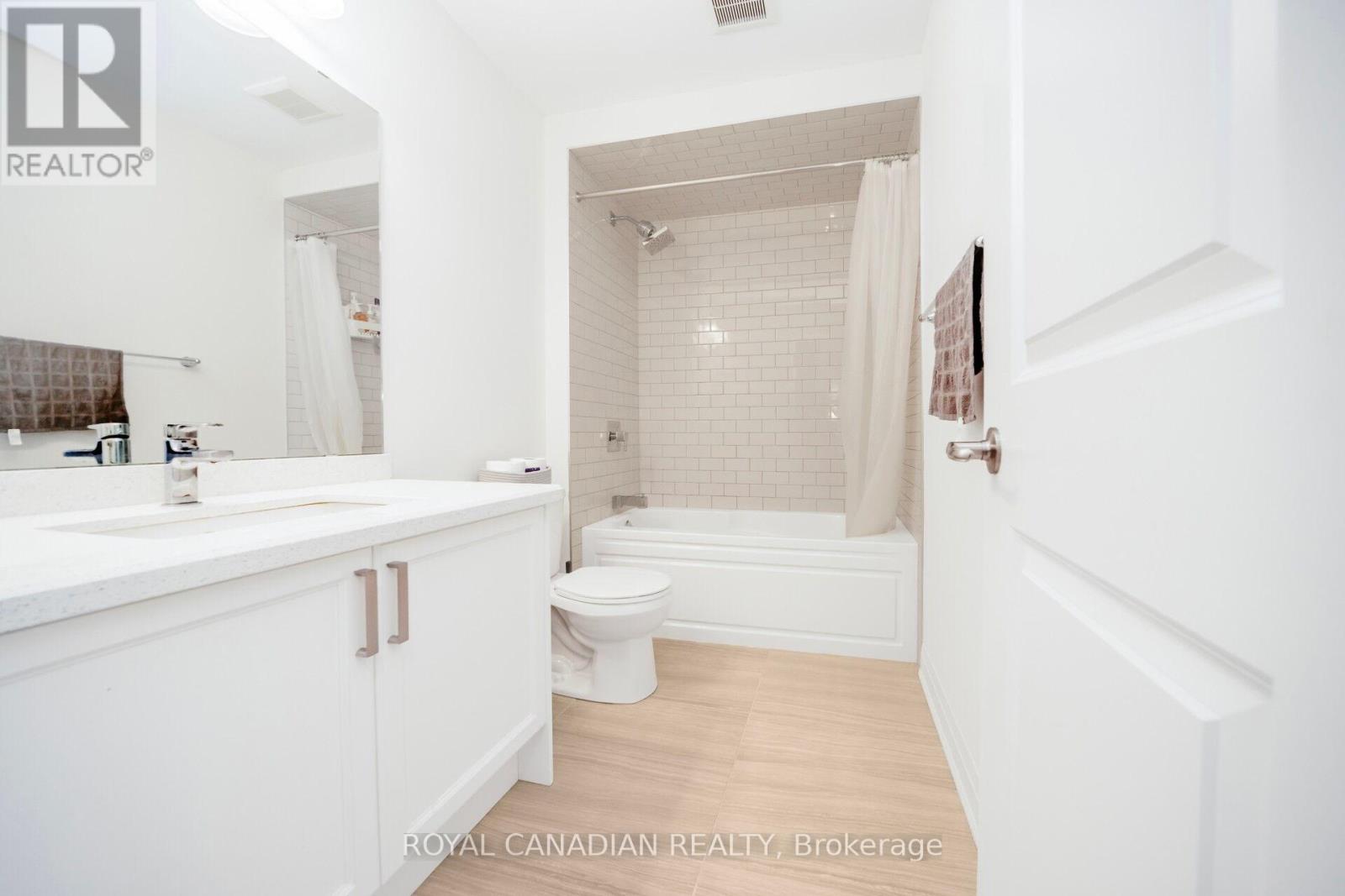 Photo 34 of 43 305 Garner Road, Hamilton ON