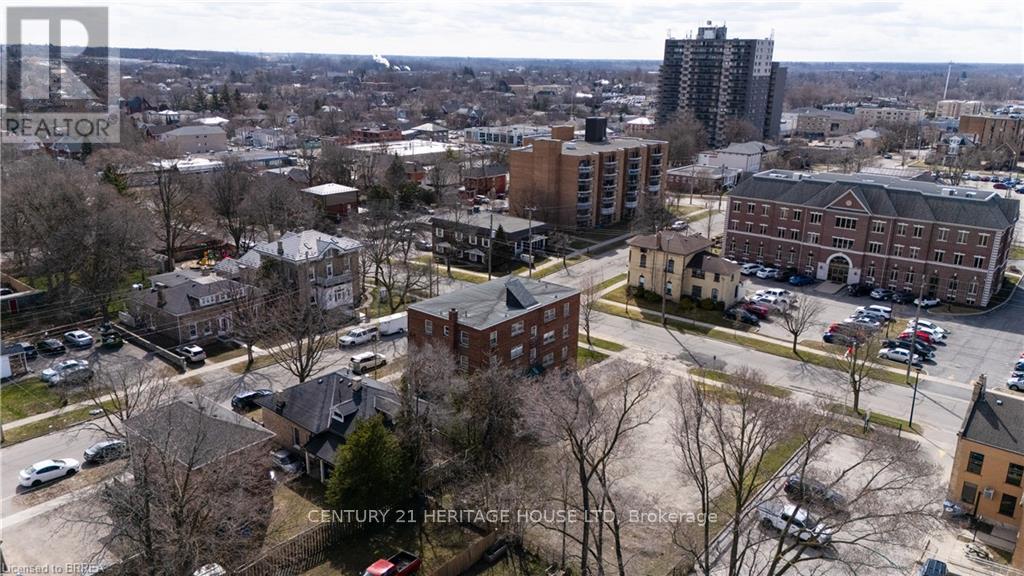 Photo 11 of 88 Charlotte Street, Brantford ON