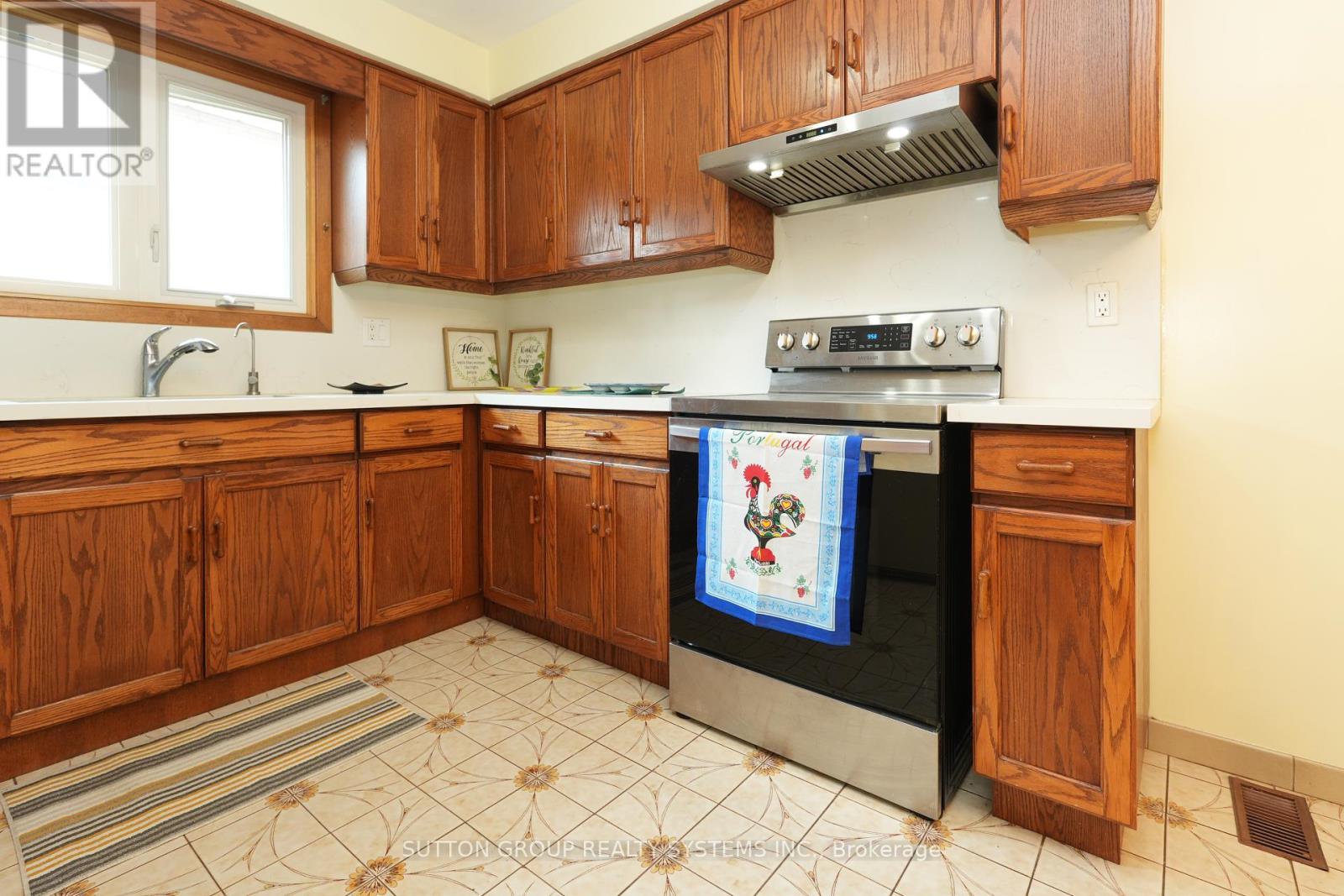 Photo 1 of 101 Henley Drive, Hamilton ON