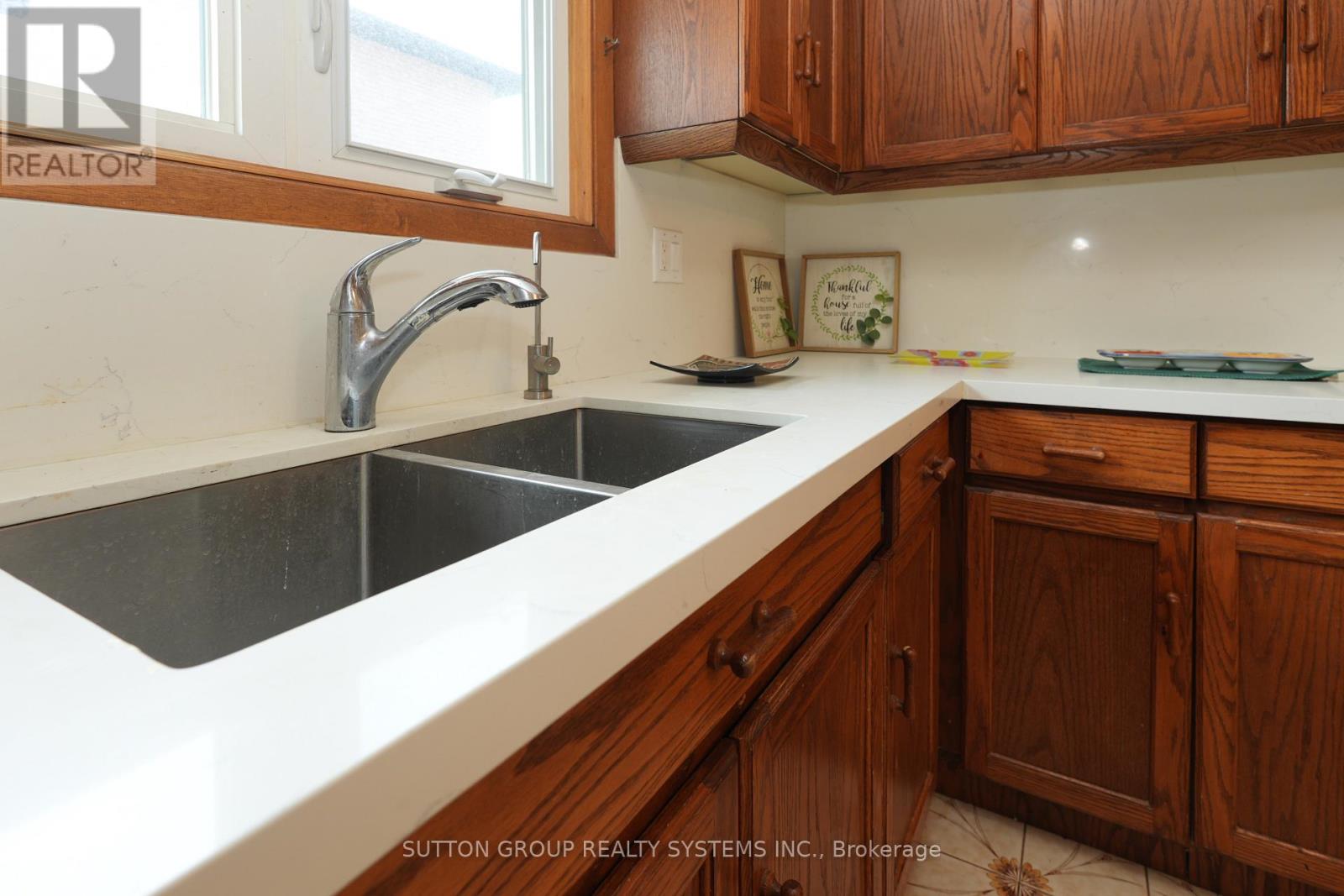 Photo 20 of 101 Henley Drive, Hamilton ON