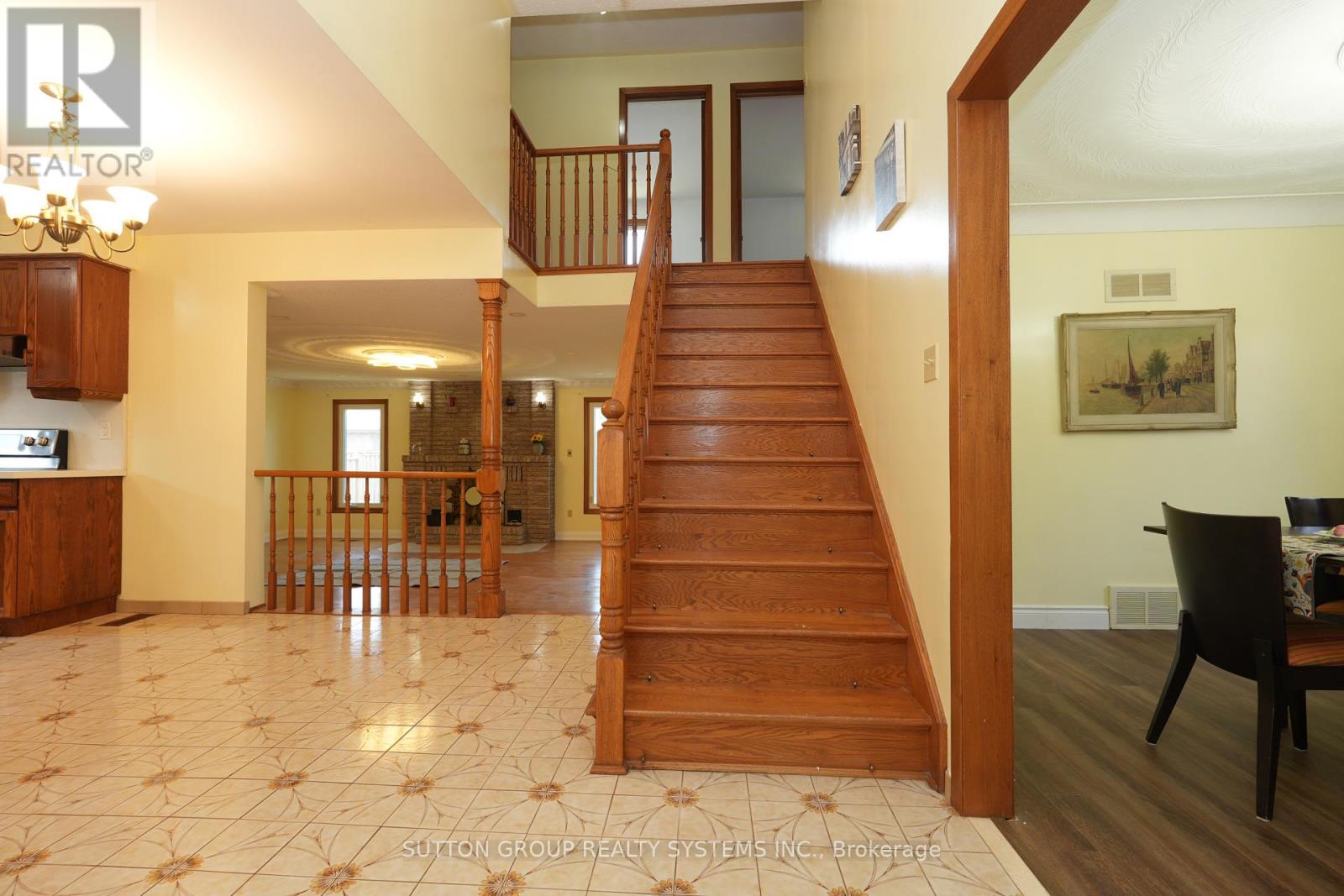 Photo 3 of 101 Henley Drive, Hamilton ON