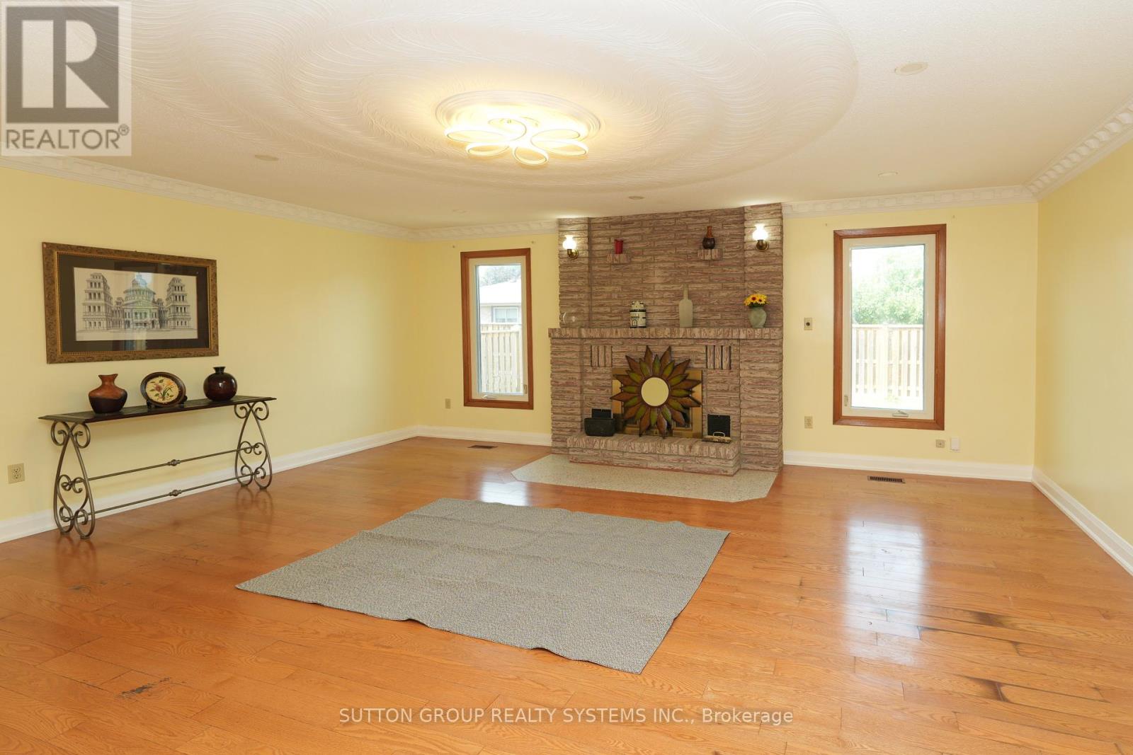 Photo 19 of 101 Henley Drive, Hamilton ON