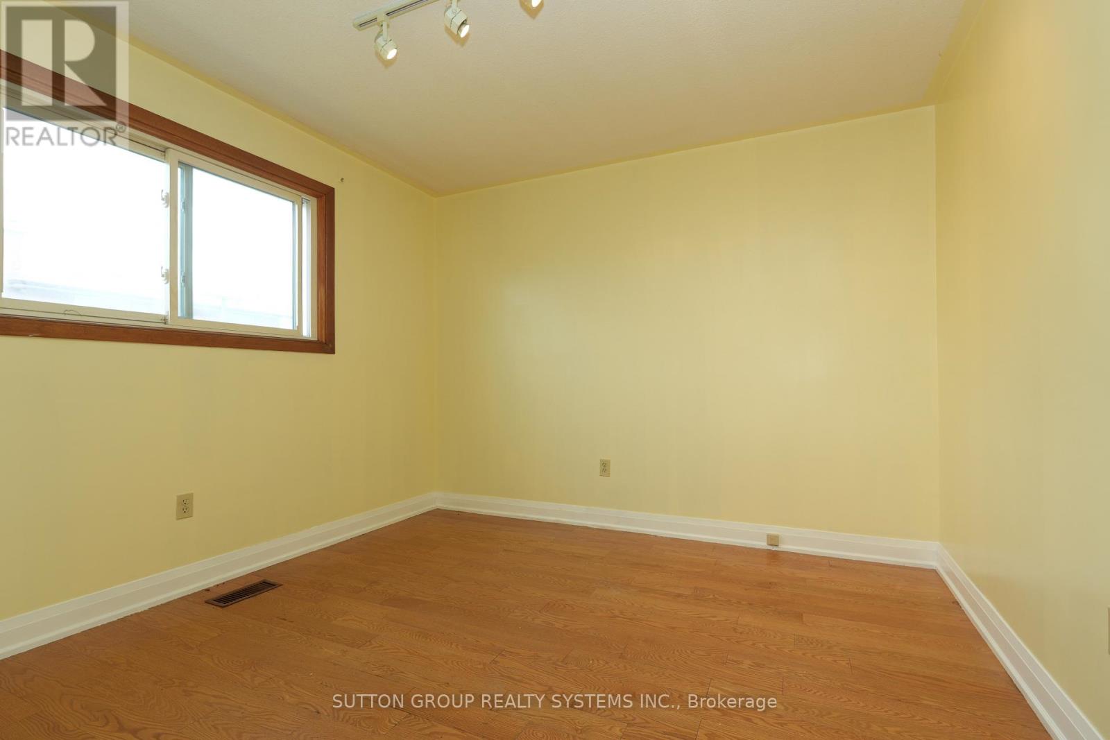 Photo 38 of 101 Henley Drive, Hamilton ON