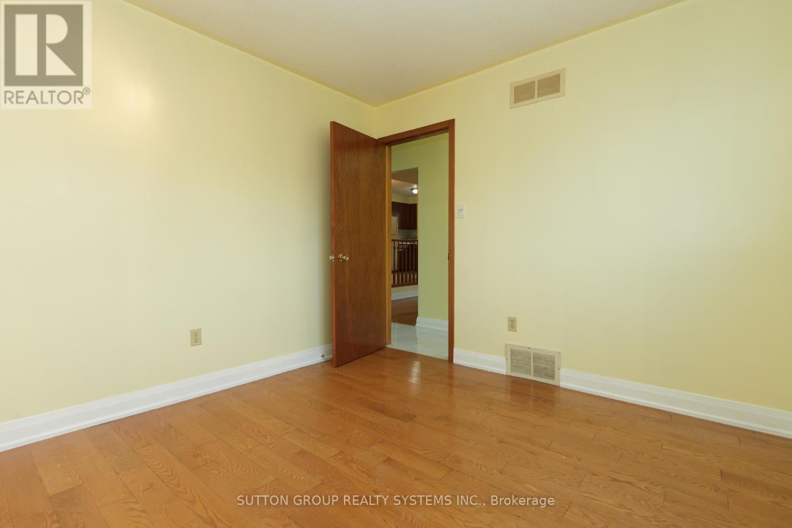 Photo 23 of 101 Henley Drive, Hamilton ON