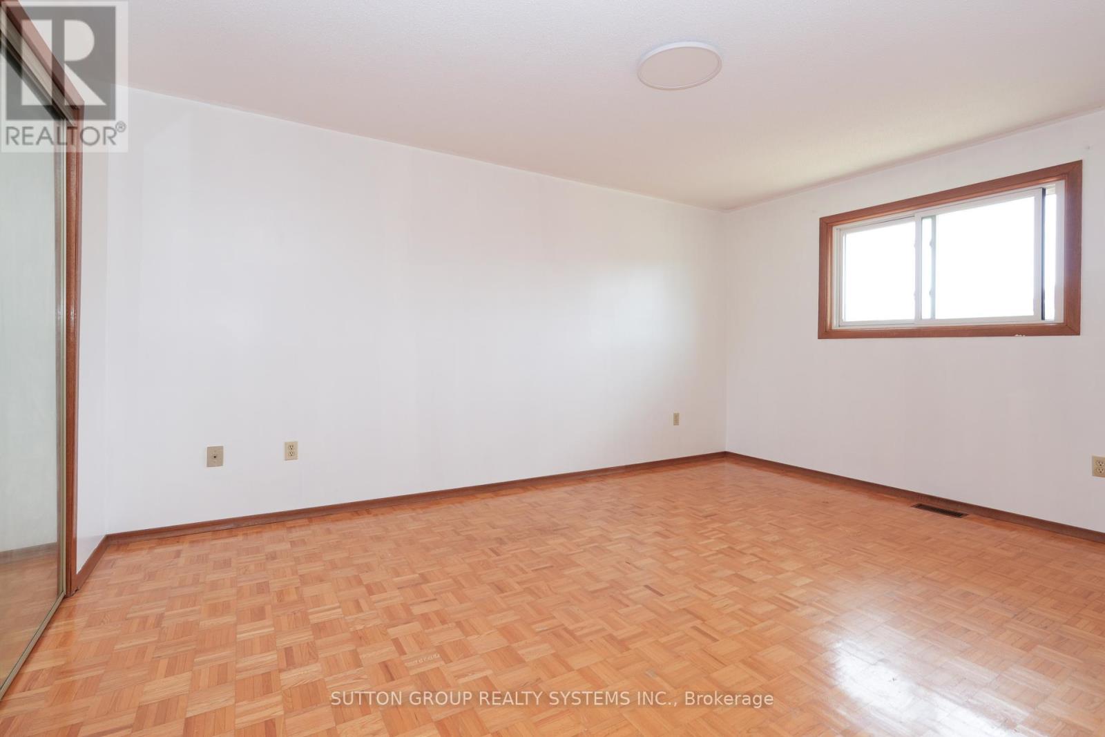 Photo 8 of 101 Henley Drive, Hamilton ON
