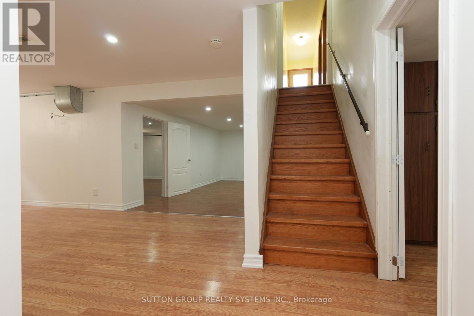 Photo 36 of 101 Henley Drive, Hamilton ON