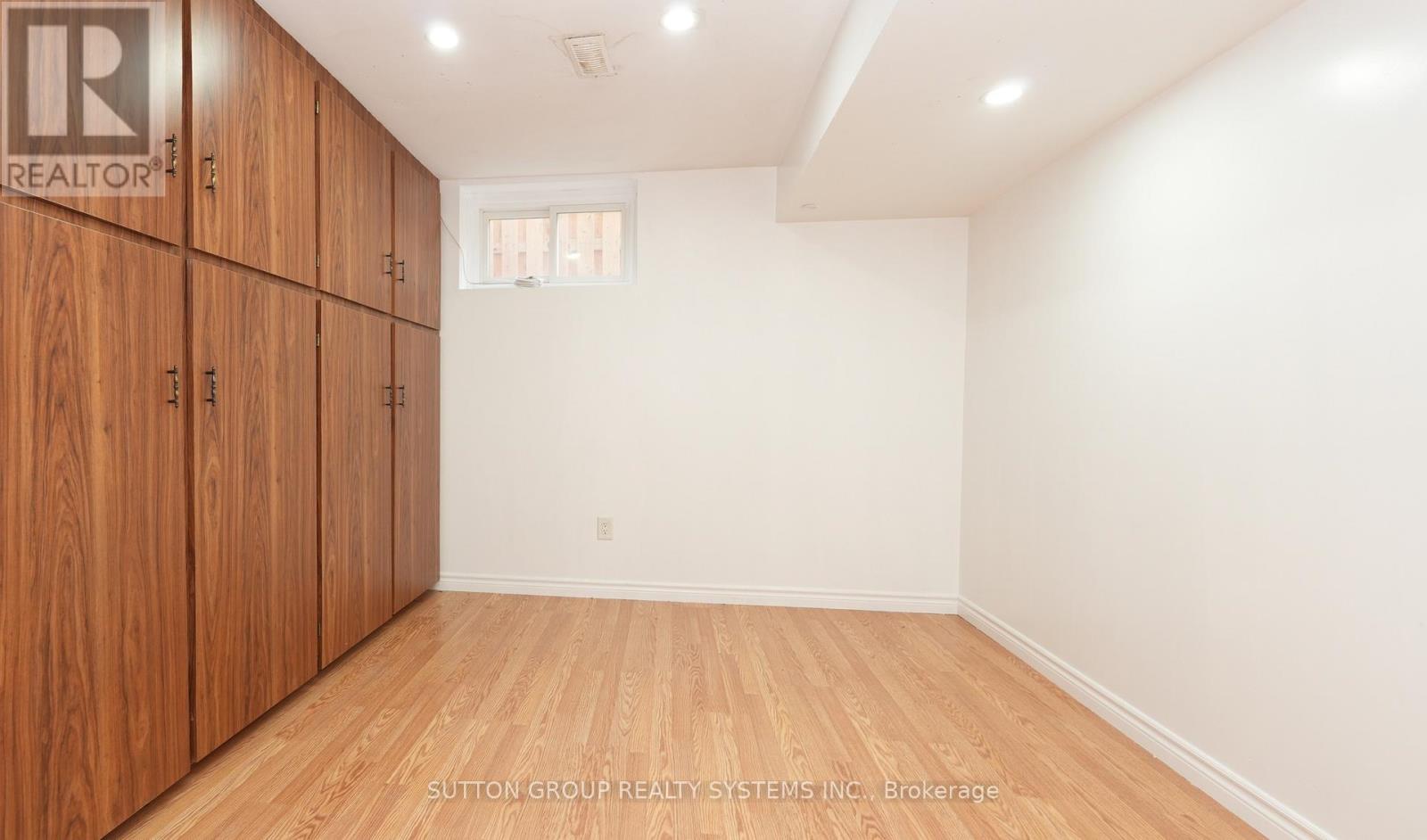 Photo 5 of 101 Henley Drive, Hamilton ON