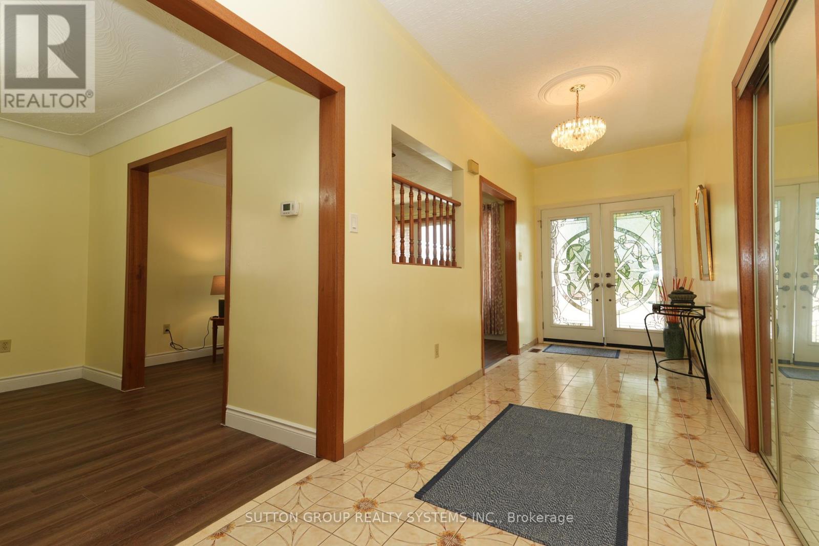Photo 14 of 101 Henley Drive, Hamilton ON