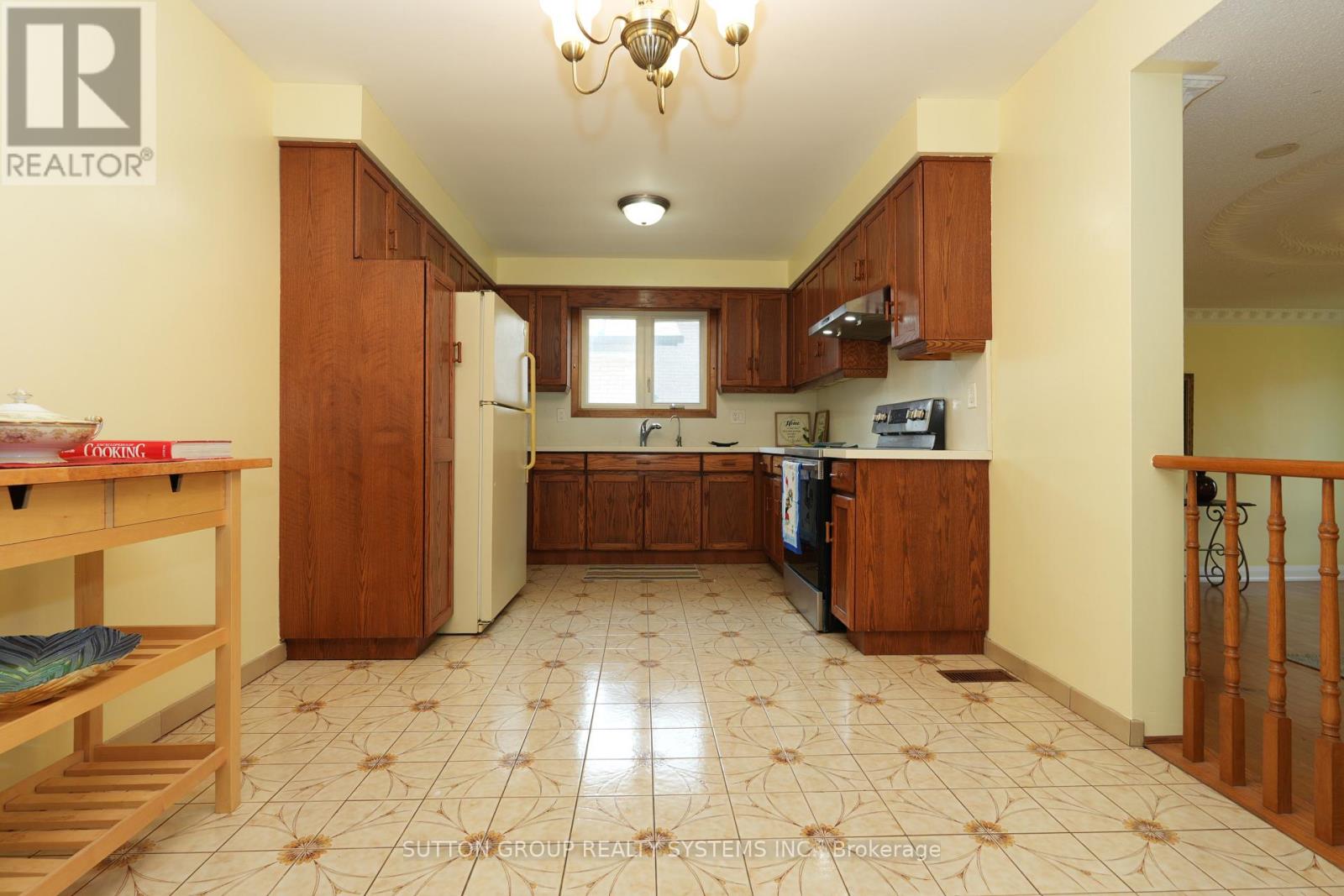 Photo 13 of 101 Henley Drive, Hamilton ON
