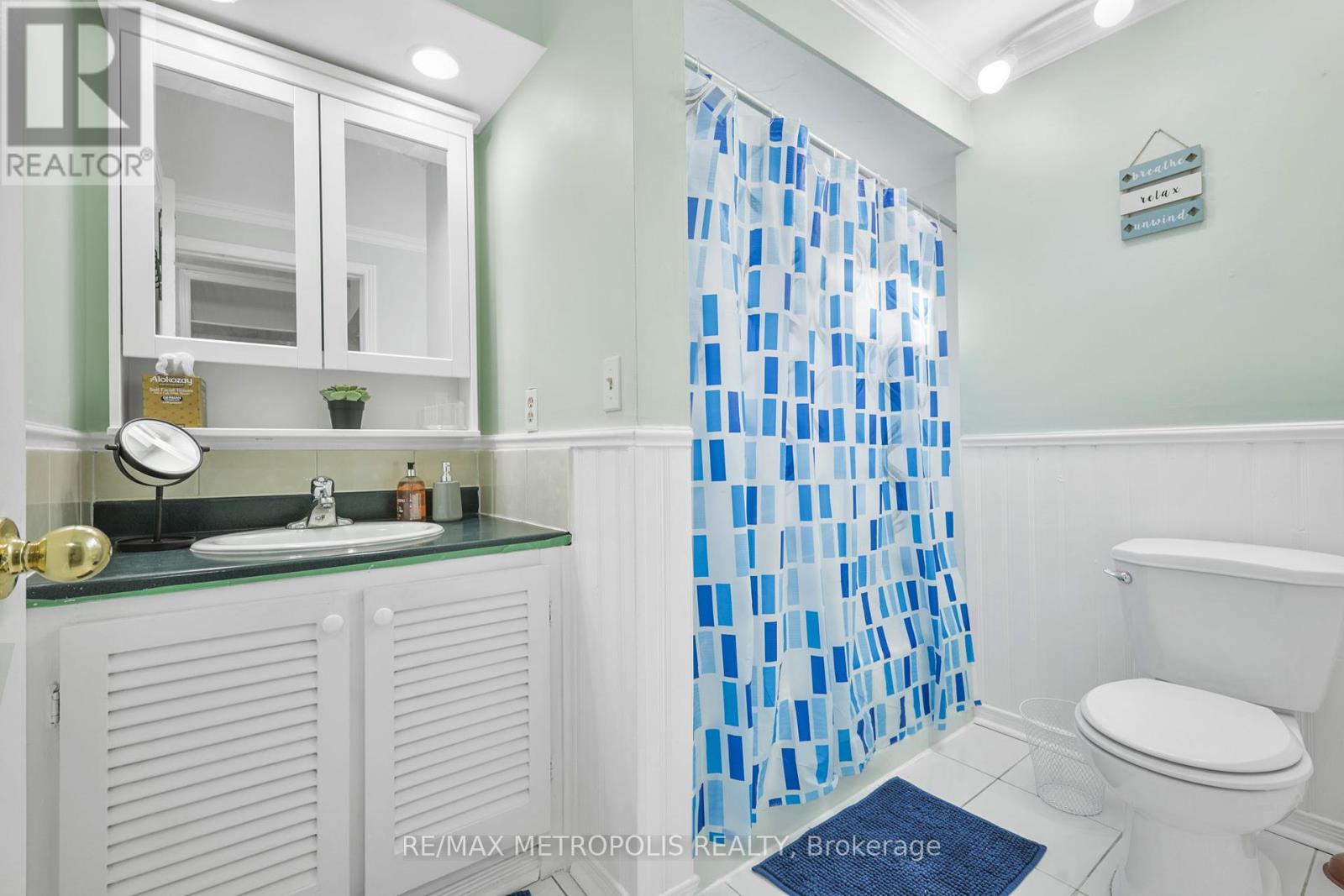 Photo 11 of 719 Knox Avenue, Hamilton ON