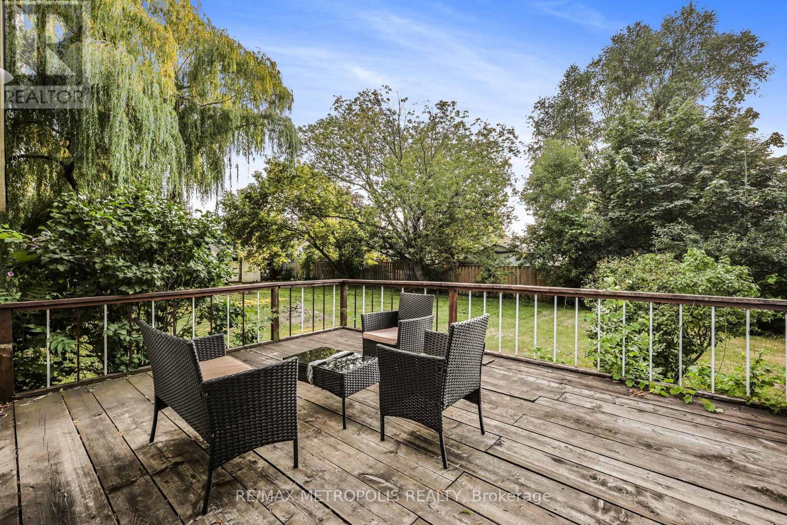 Photo 4 of 719 Knox Avenue, Hamilton ON