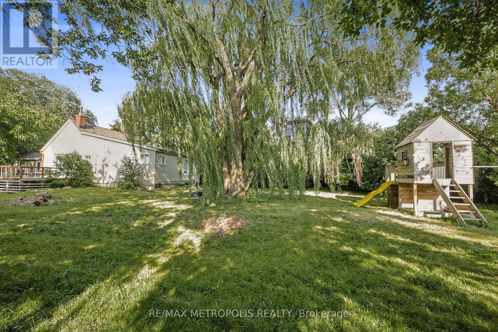 Photo 10 of 719 Knox Avenue, Hamilton ON