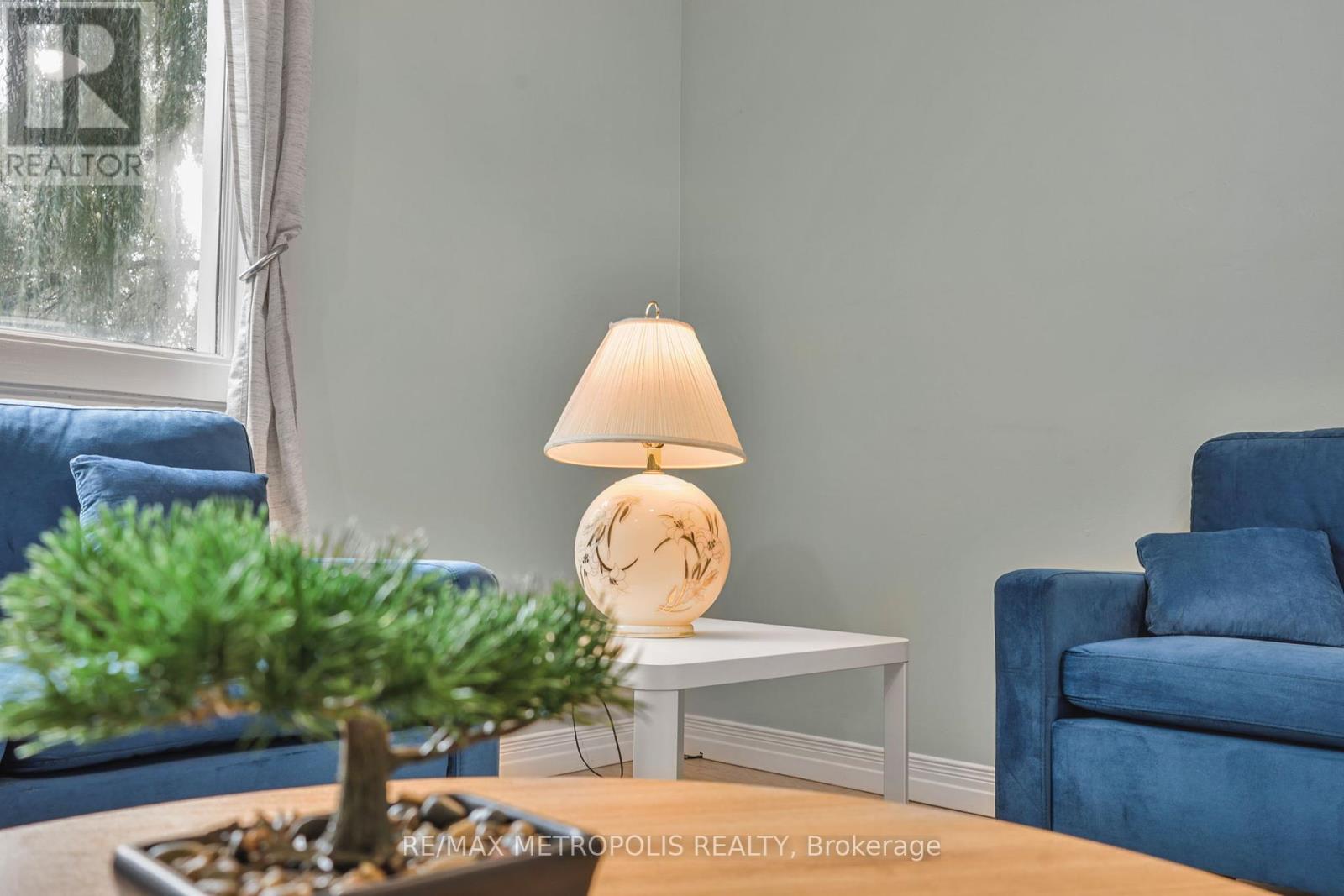 Photo 8 of 719 Knox Avenue, Hamilton ON