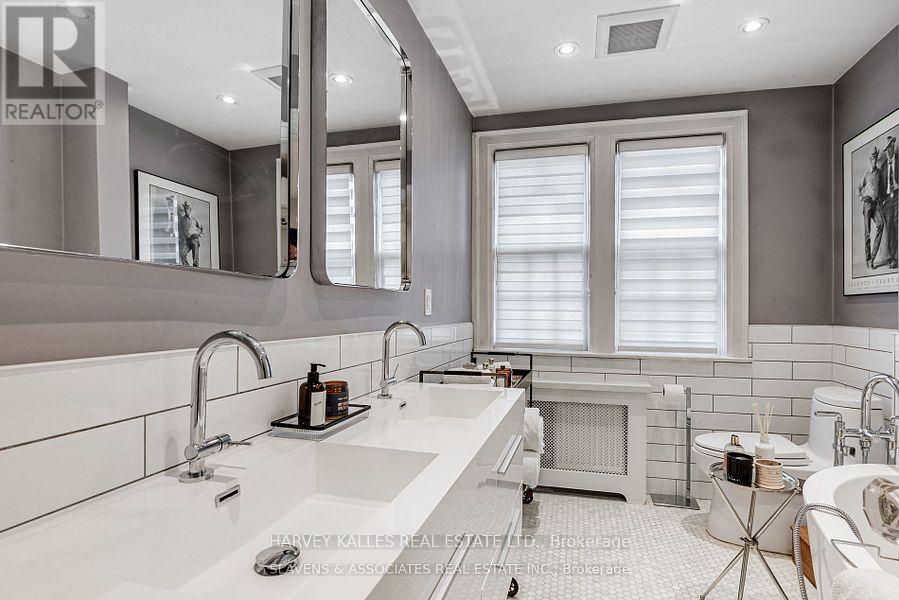 Photo 8 of 391 Castlefield Avenue, Toronto ON