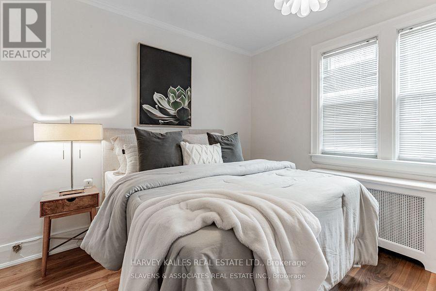 Photo 5 of 391 Castlefield Avenue, Toronto ON