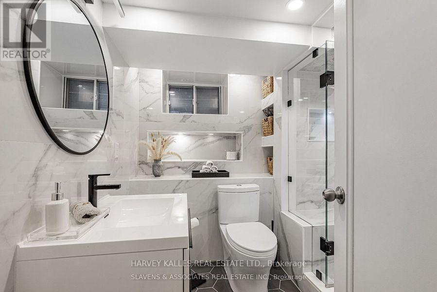 Photo 2 of 391 Castlefield Avenue, Toronto ON
