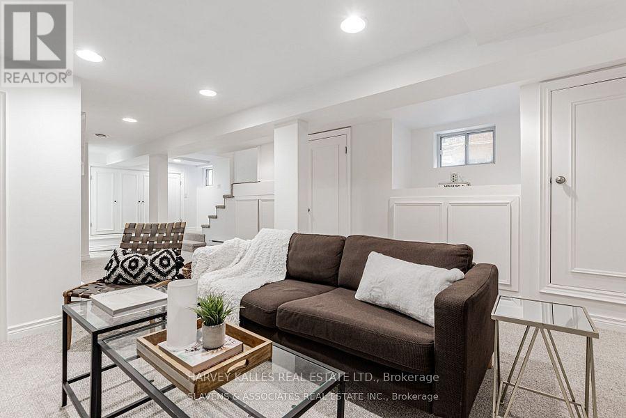 Photo 4 of 391 Castlefield Avenue, Toronto ON