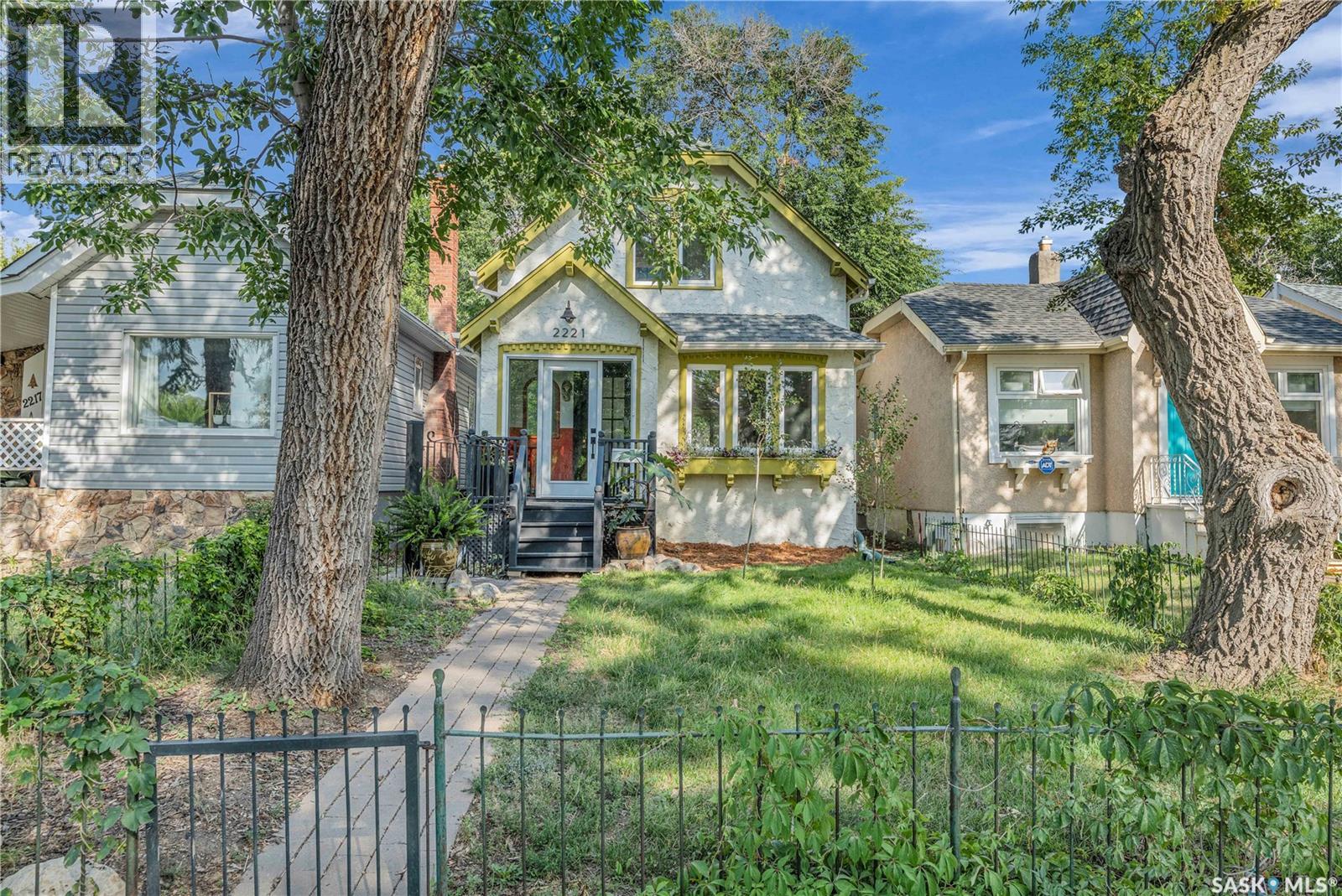 Photo 1 of 2221 Princess Street, Regina SK