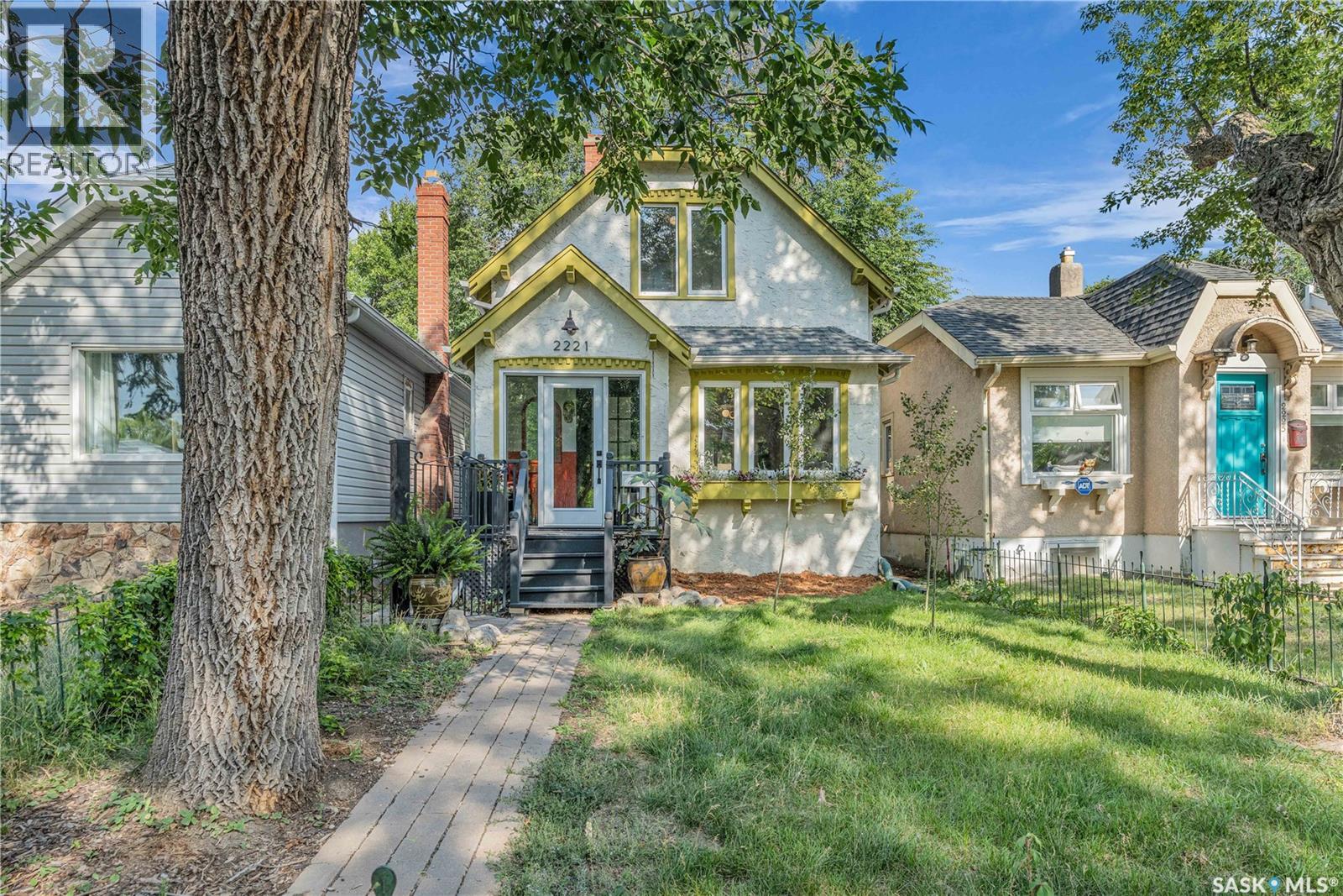 Photo 2 of 2221 Princess Street, Regina SK