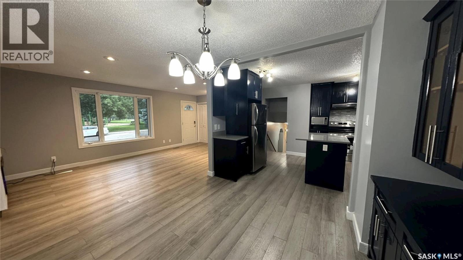 Photo 9 of 201 Haviland Crescent, Saskatoon SK