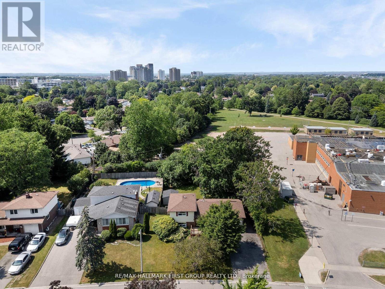 Photo 6 of 20 Lambard Crescent, Ajax ON