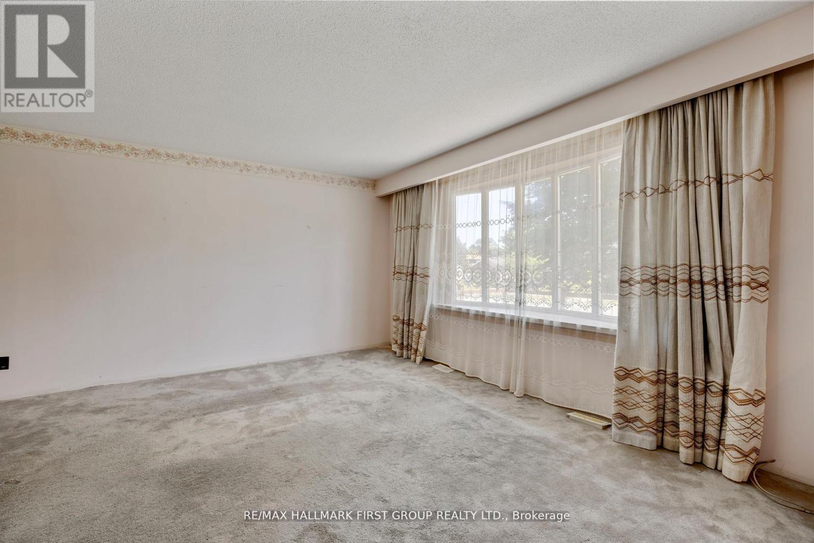 Photo 25 of 20 Lambard Crescent, Ajax ON