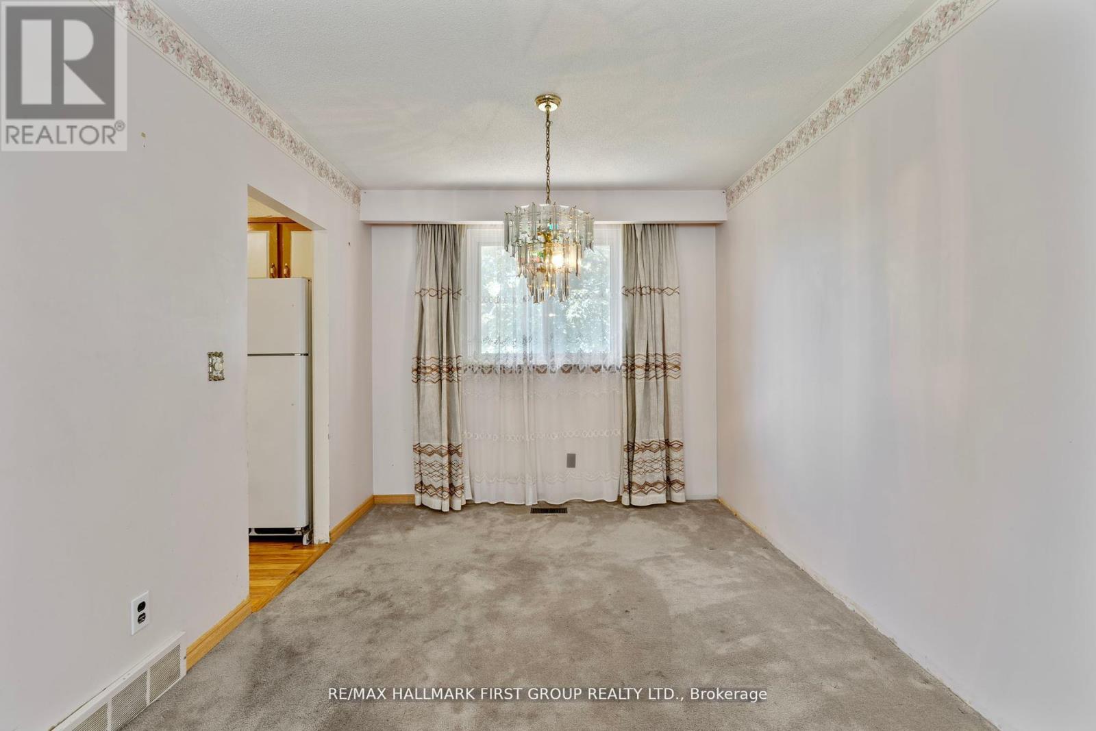 Photo 12 of 20 Lambard Crescent, Ajax ON