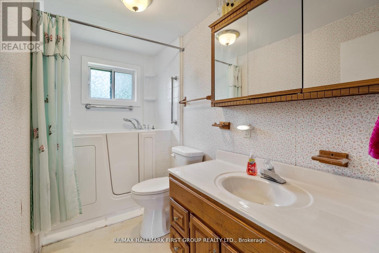 Photo 23 of 20 Lambard Crescent, Ajax ON